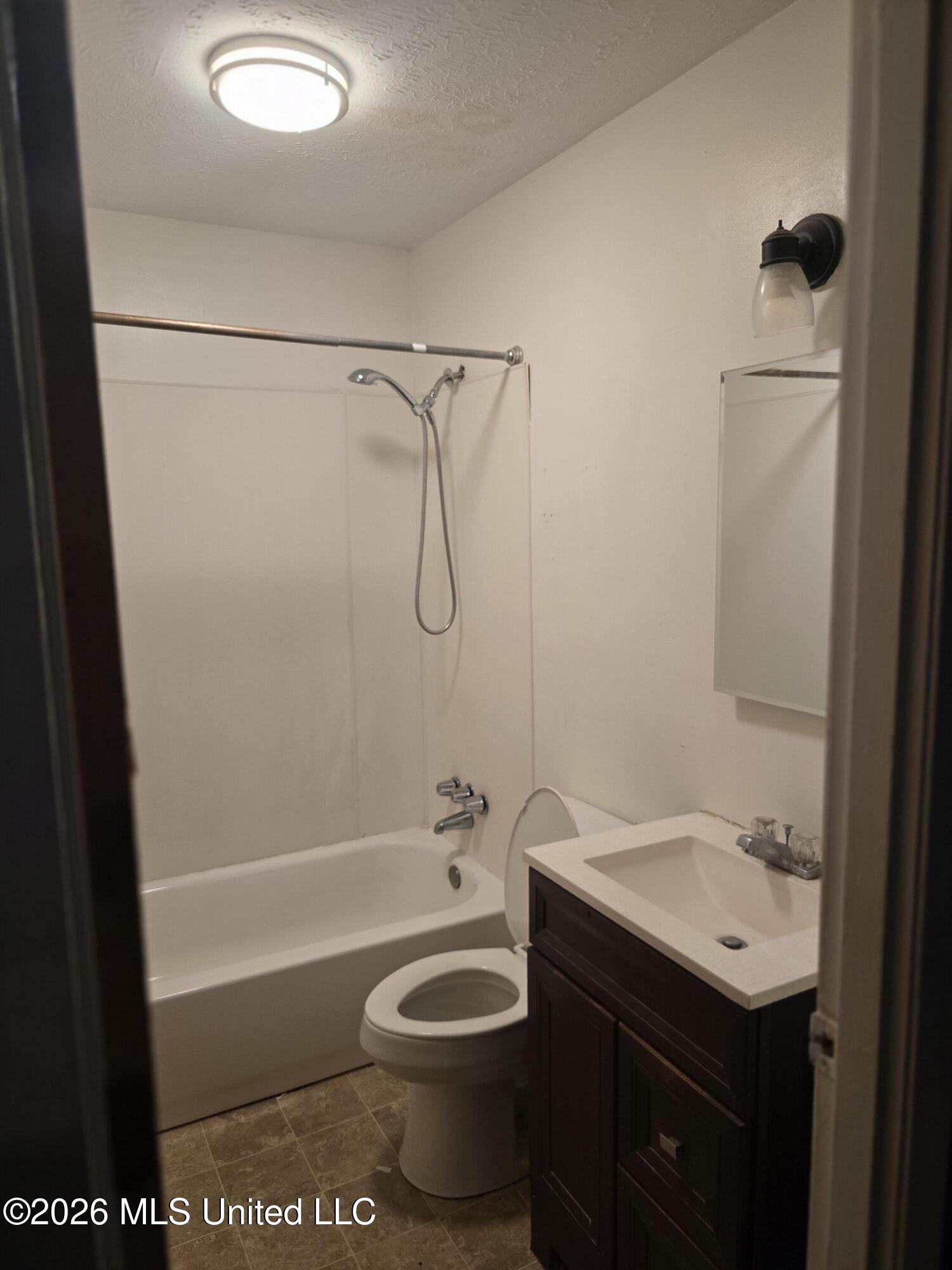 2013 W Ridgeway Street Property Photo 4