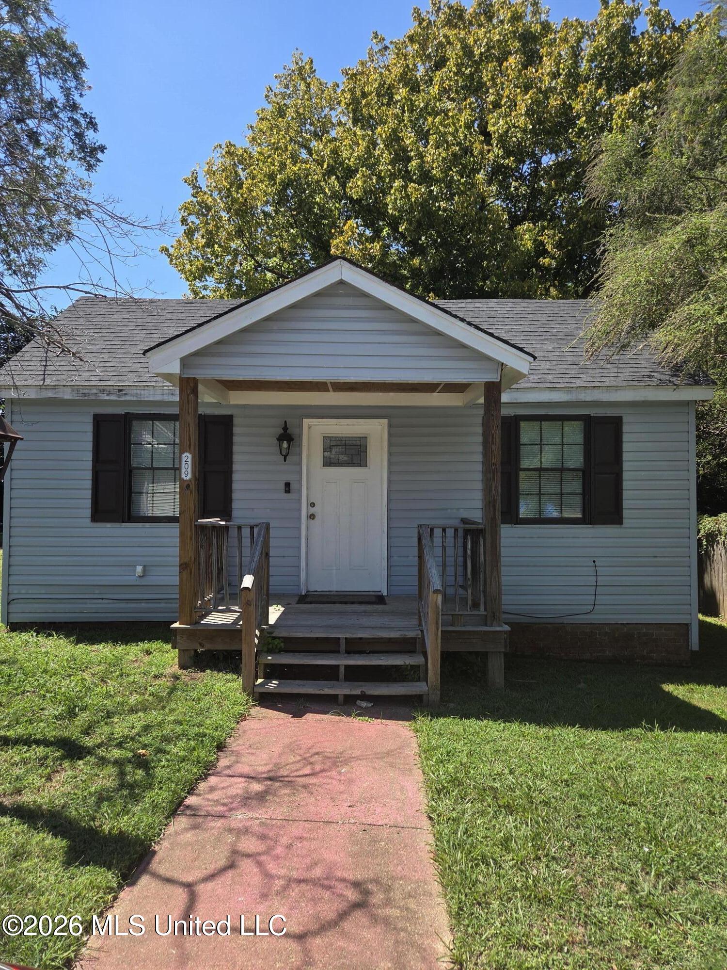209 Dunlap Street Property Photo 1