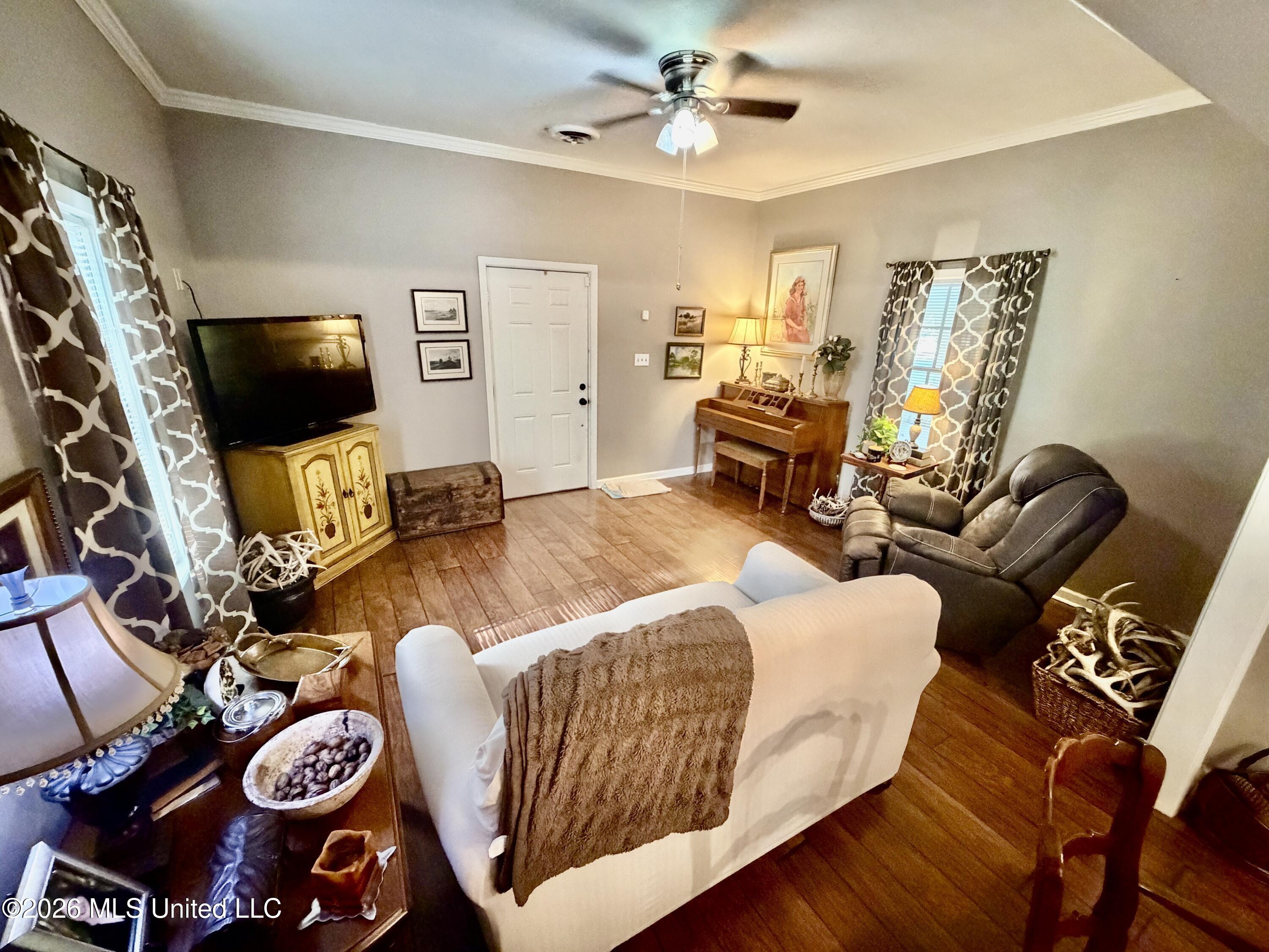 300 Scott Street Property Photo 3