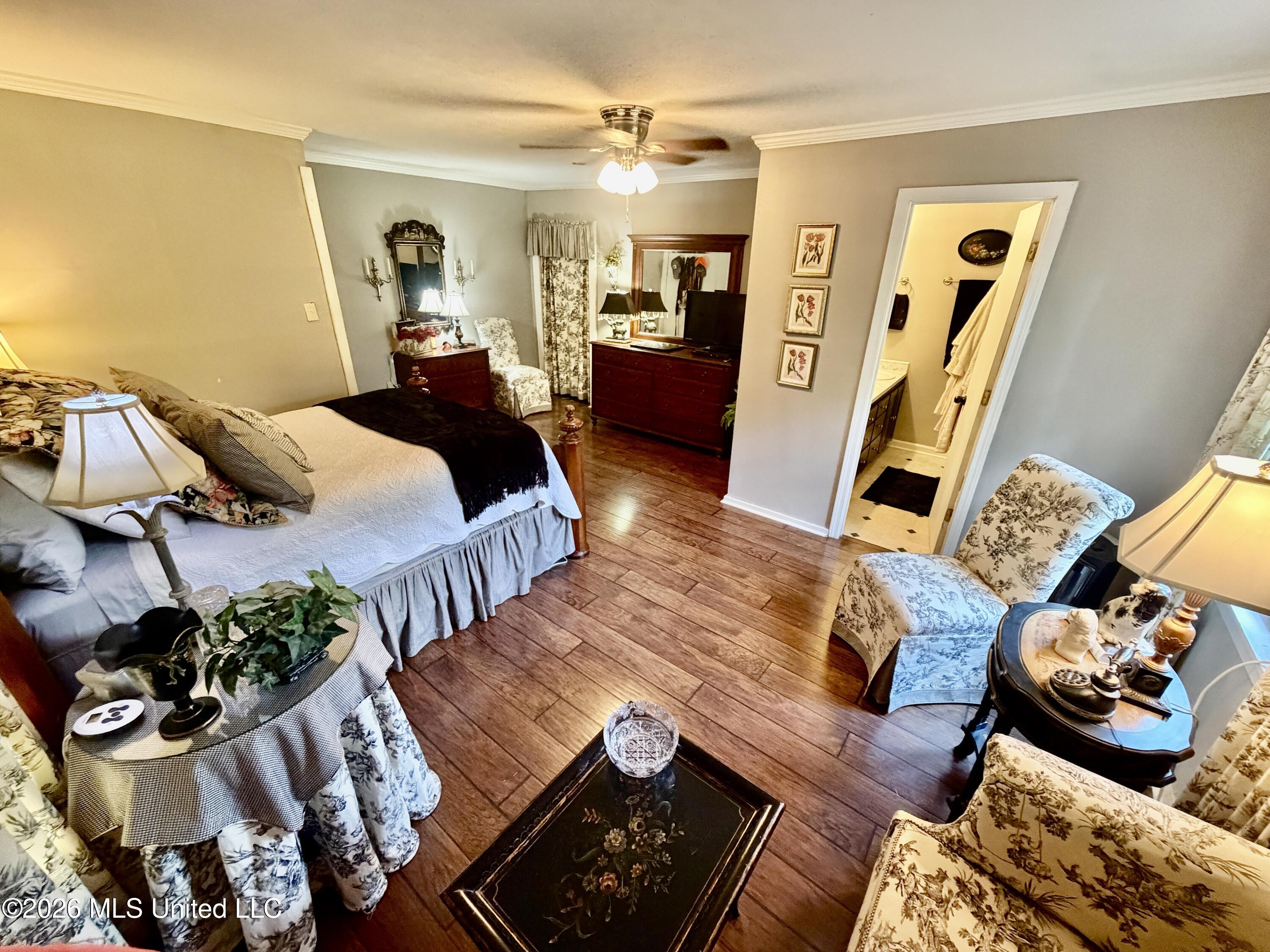 300 Scott Street Property Photo 8