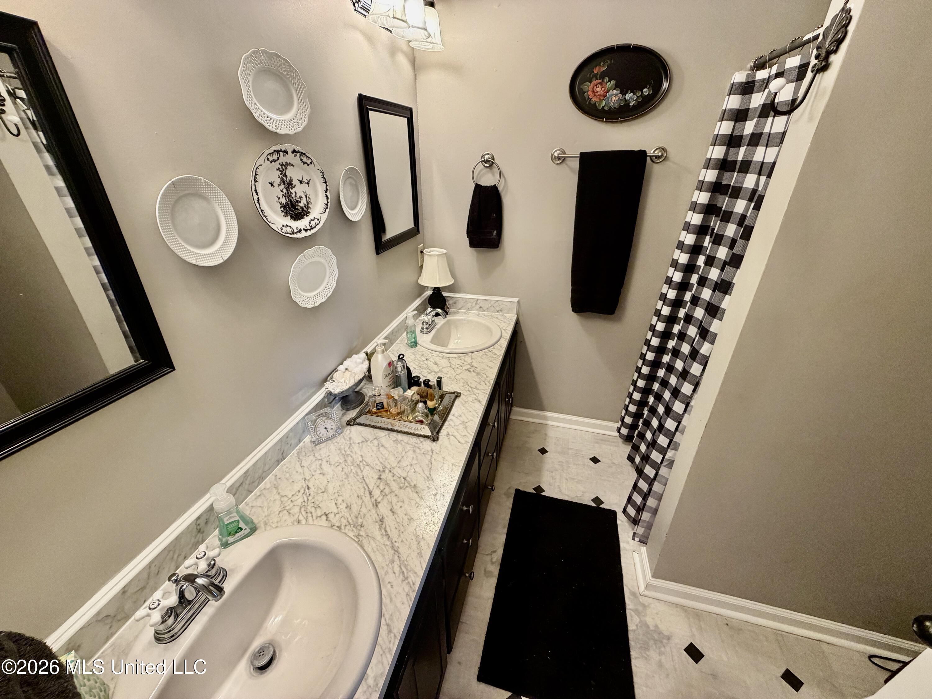 300 Scott Street Property Photo 9