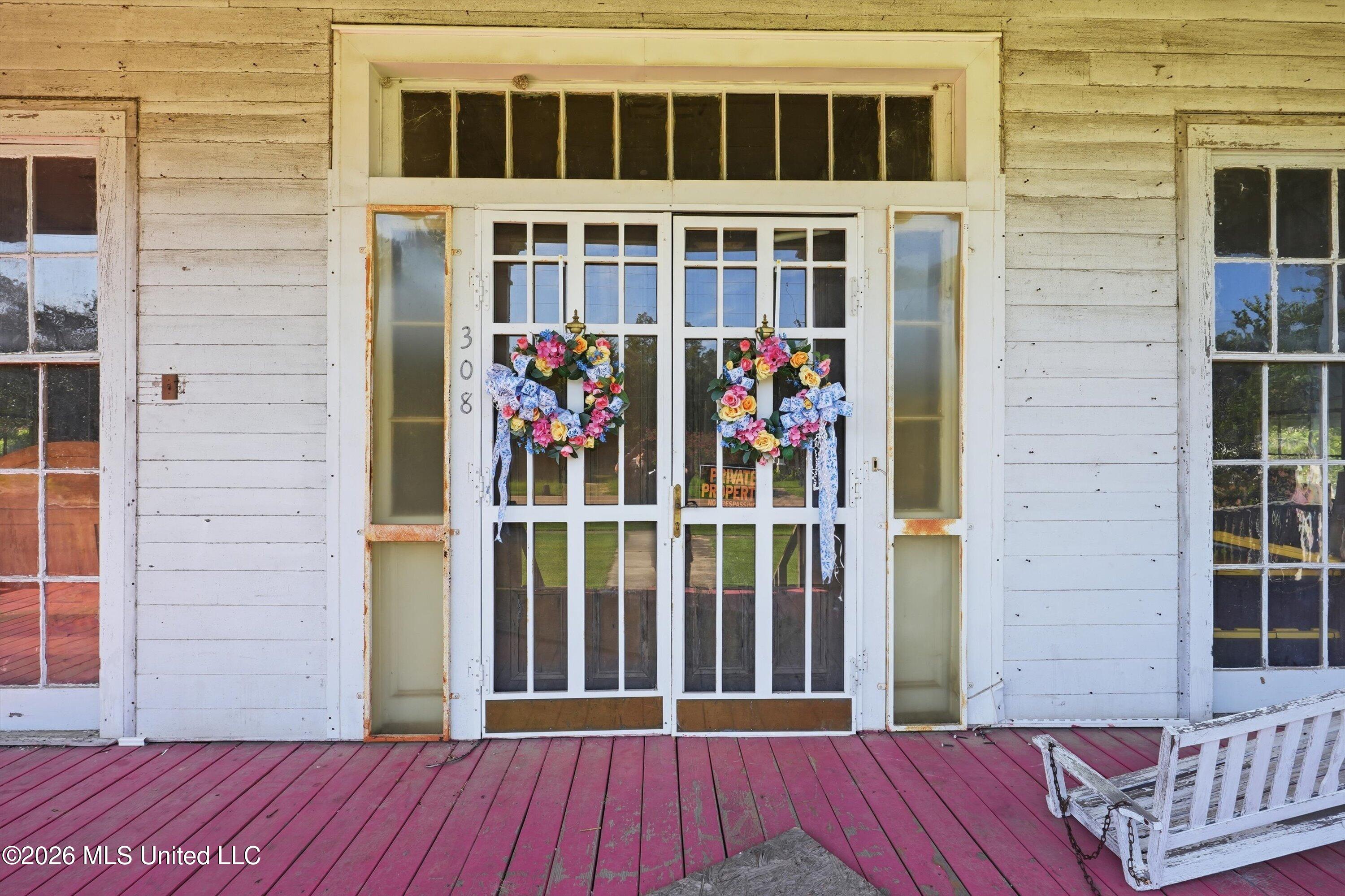 308 E Marion Avenue Property Photo 5