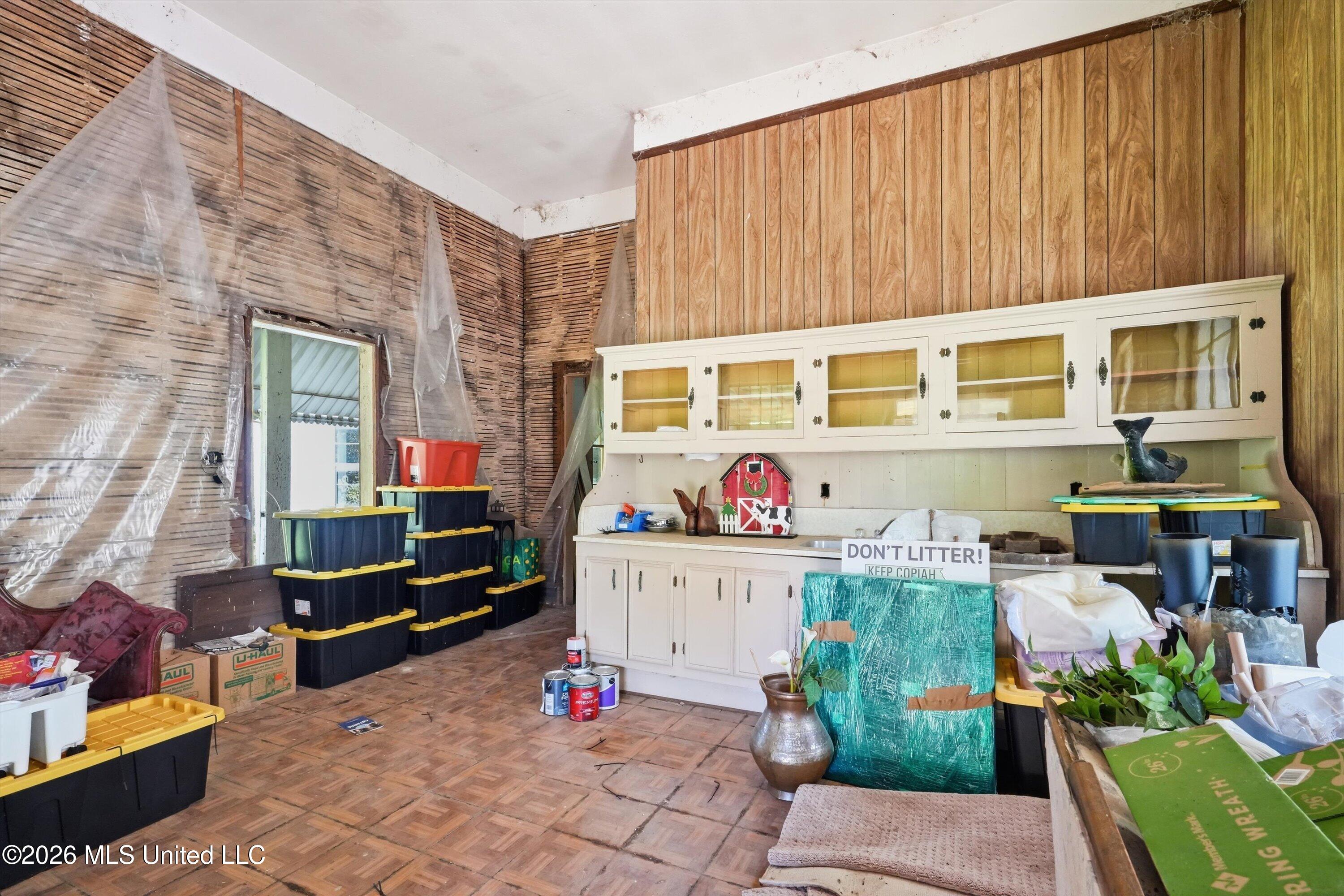 308 E Marion Avenue Property Photo 6