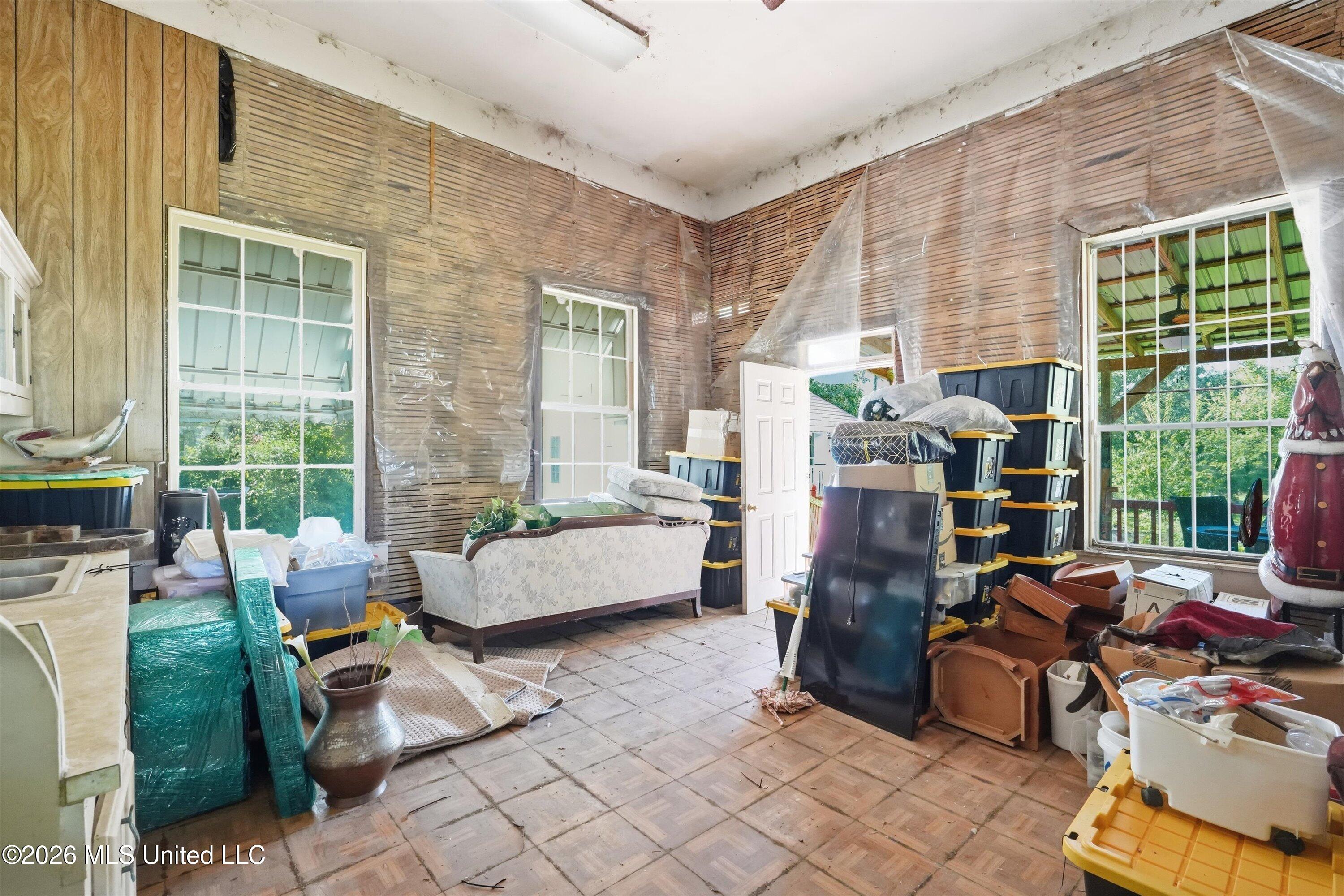 308 E Marion Avenue Property Photo 7