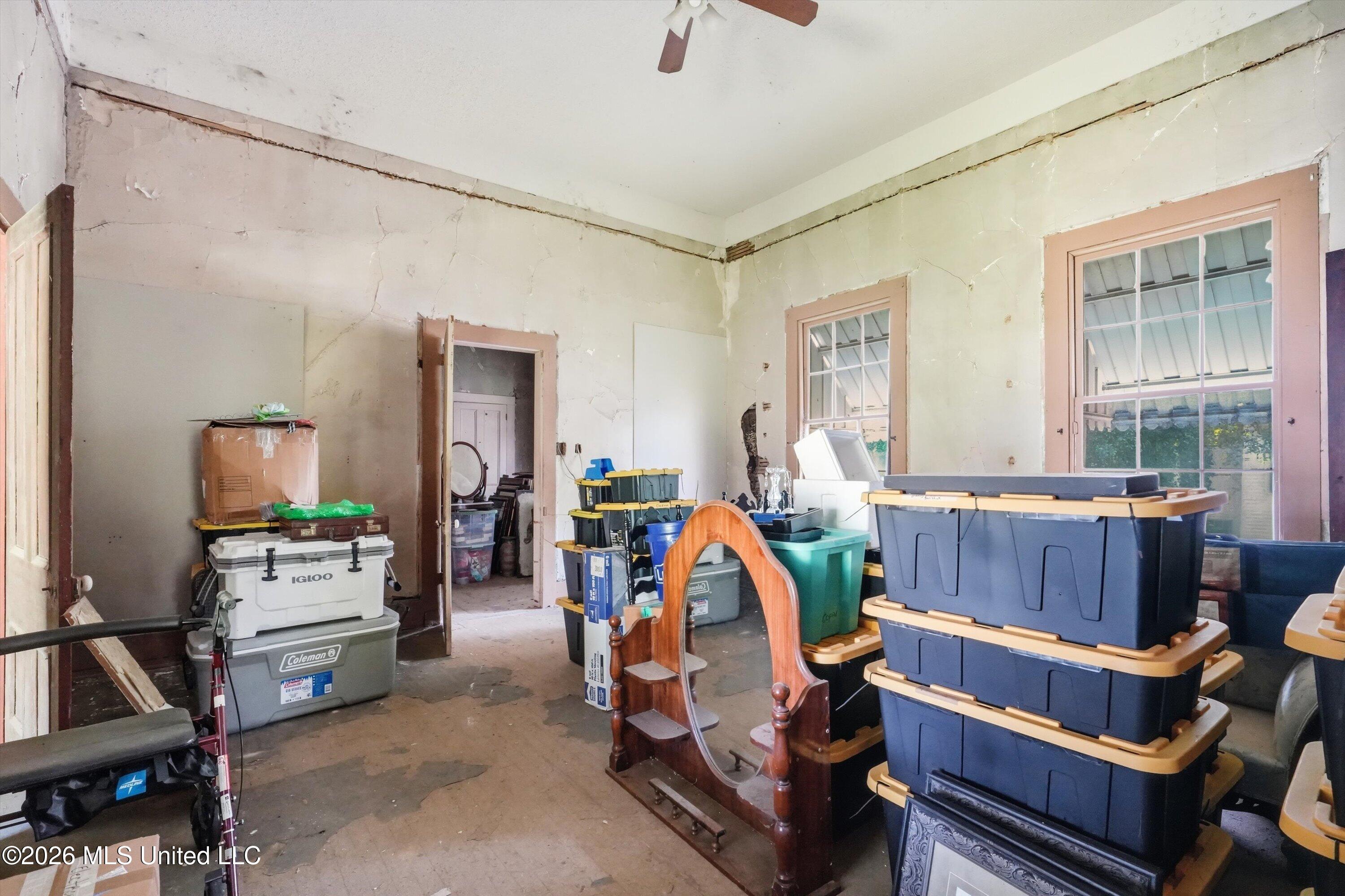 308 E Marion Avenue Property Photo 8