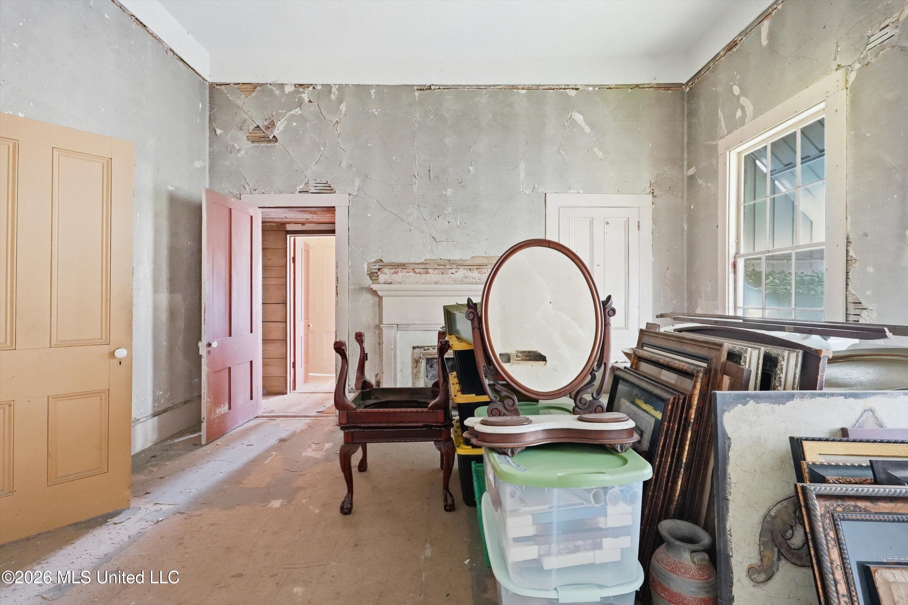 308 E Marion Avenue Property Photo 10