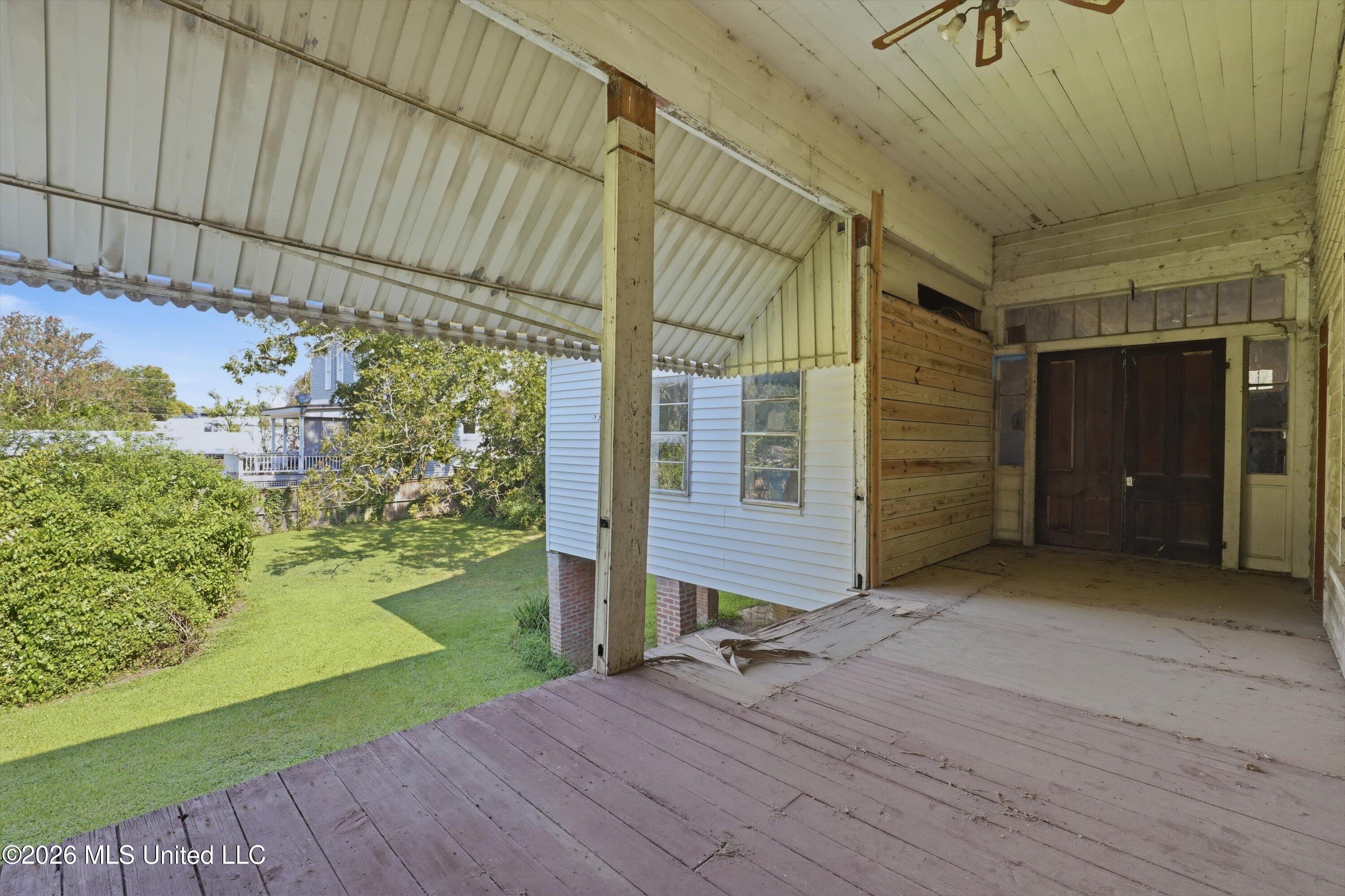 308 E Marion Avenue Property Photo 14