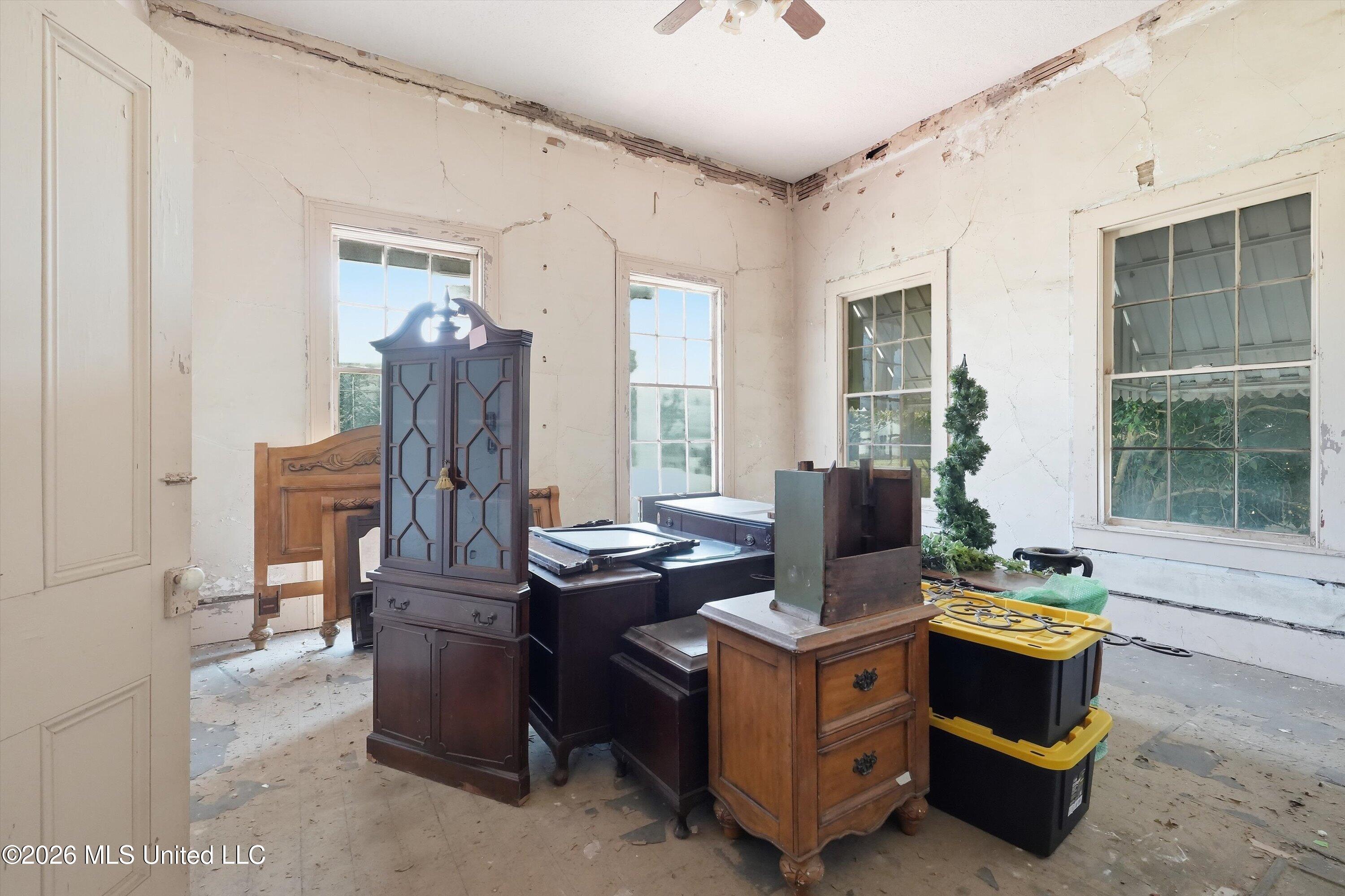 308 E Marion Avenue Property Photo 15