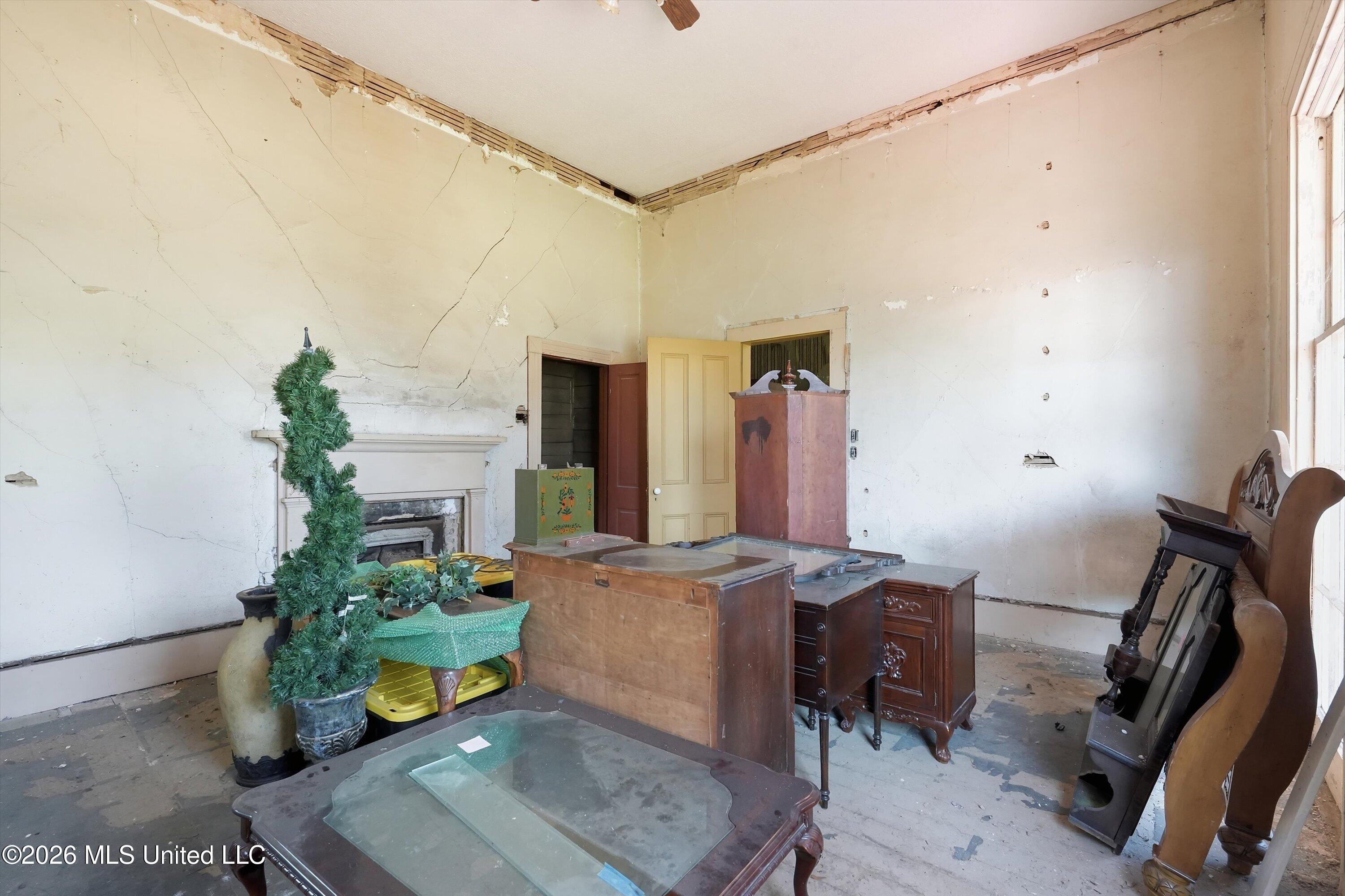 308 E Marion Avenue Property Photo 16