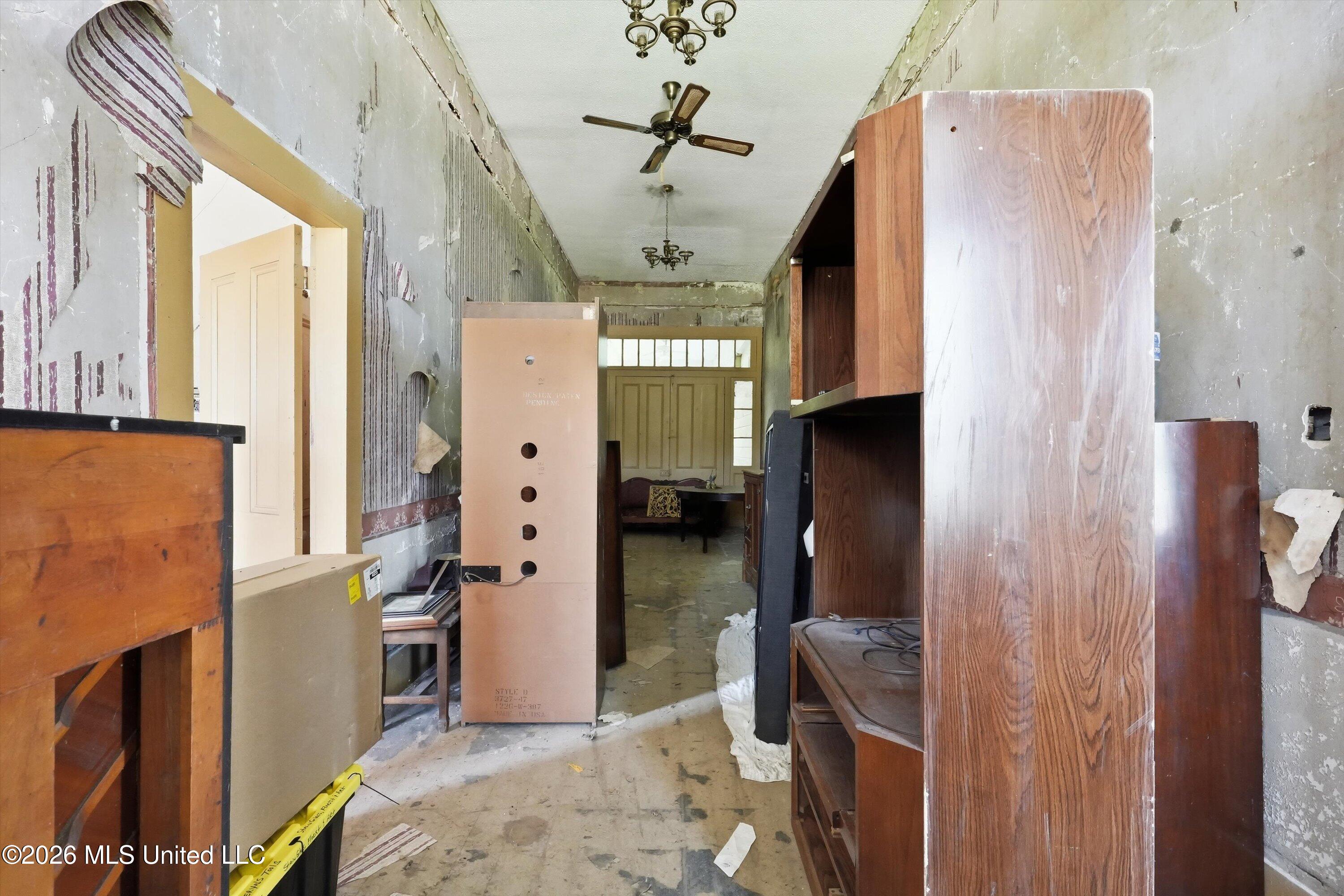 308 E Marion Avenue Property Photo 17