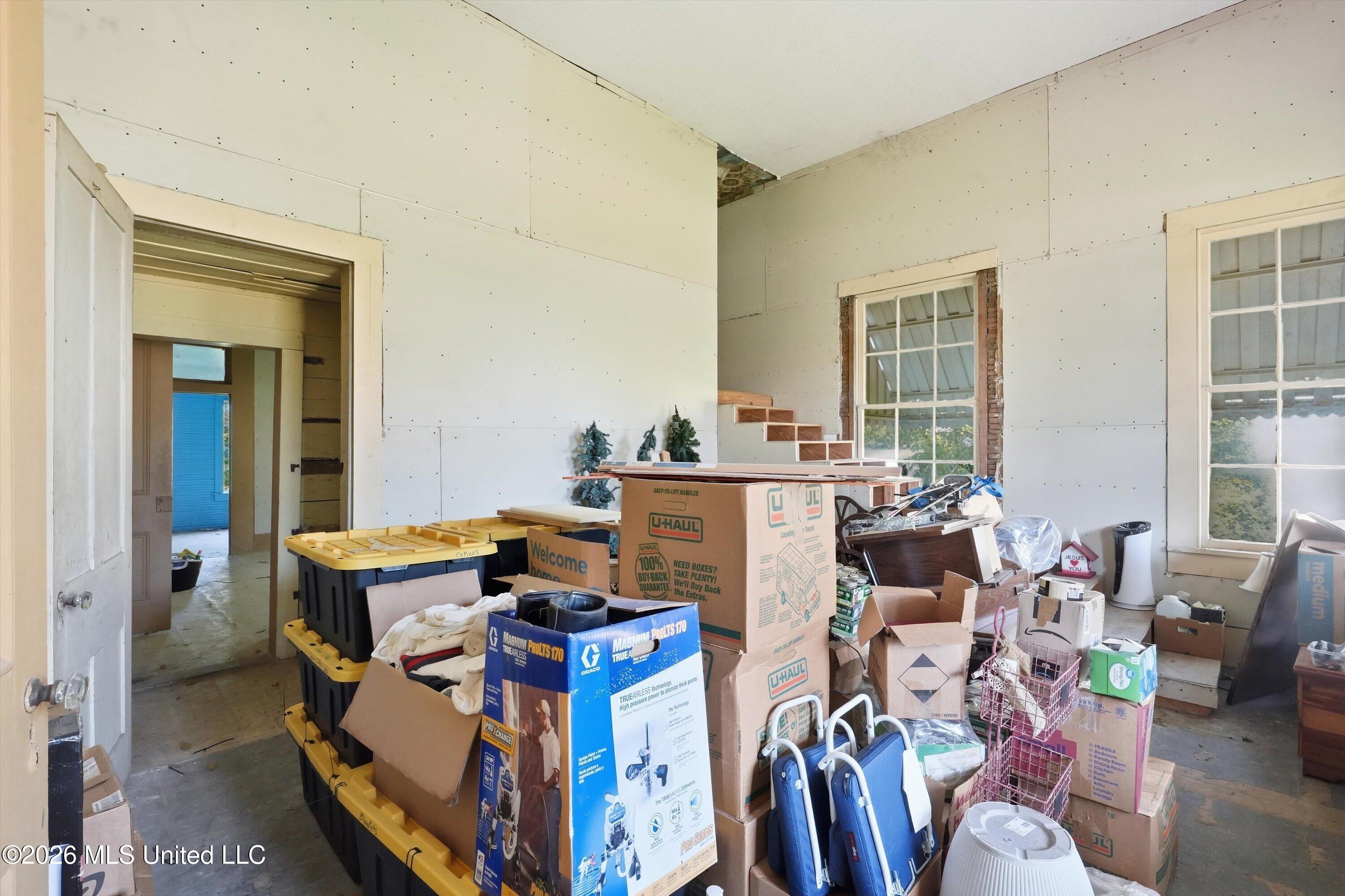 308 E Marion Avenue Property Photo 18