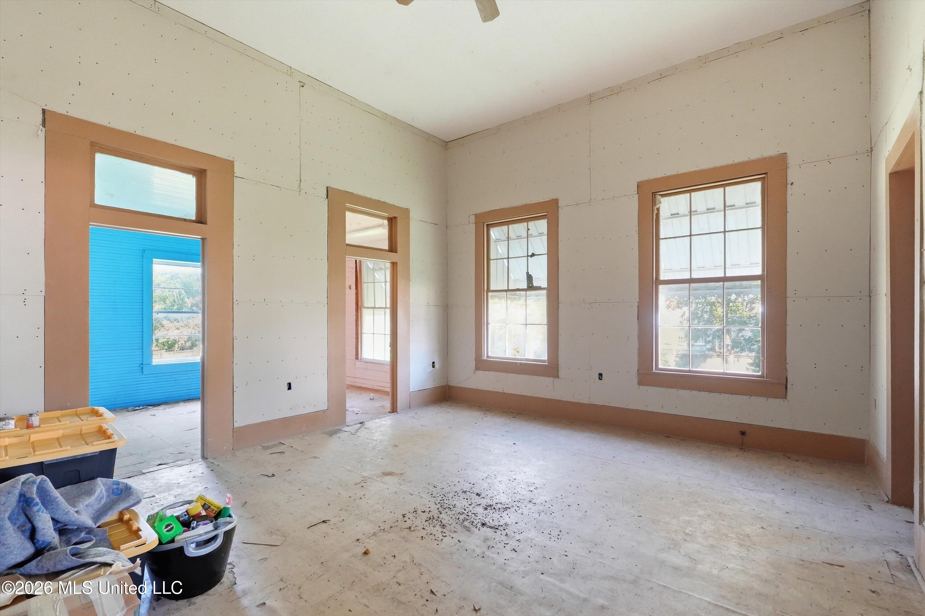 308 E Marion Avenue Property Photo 19