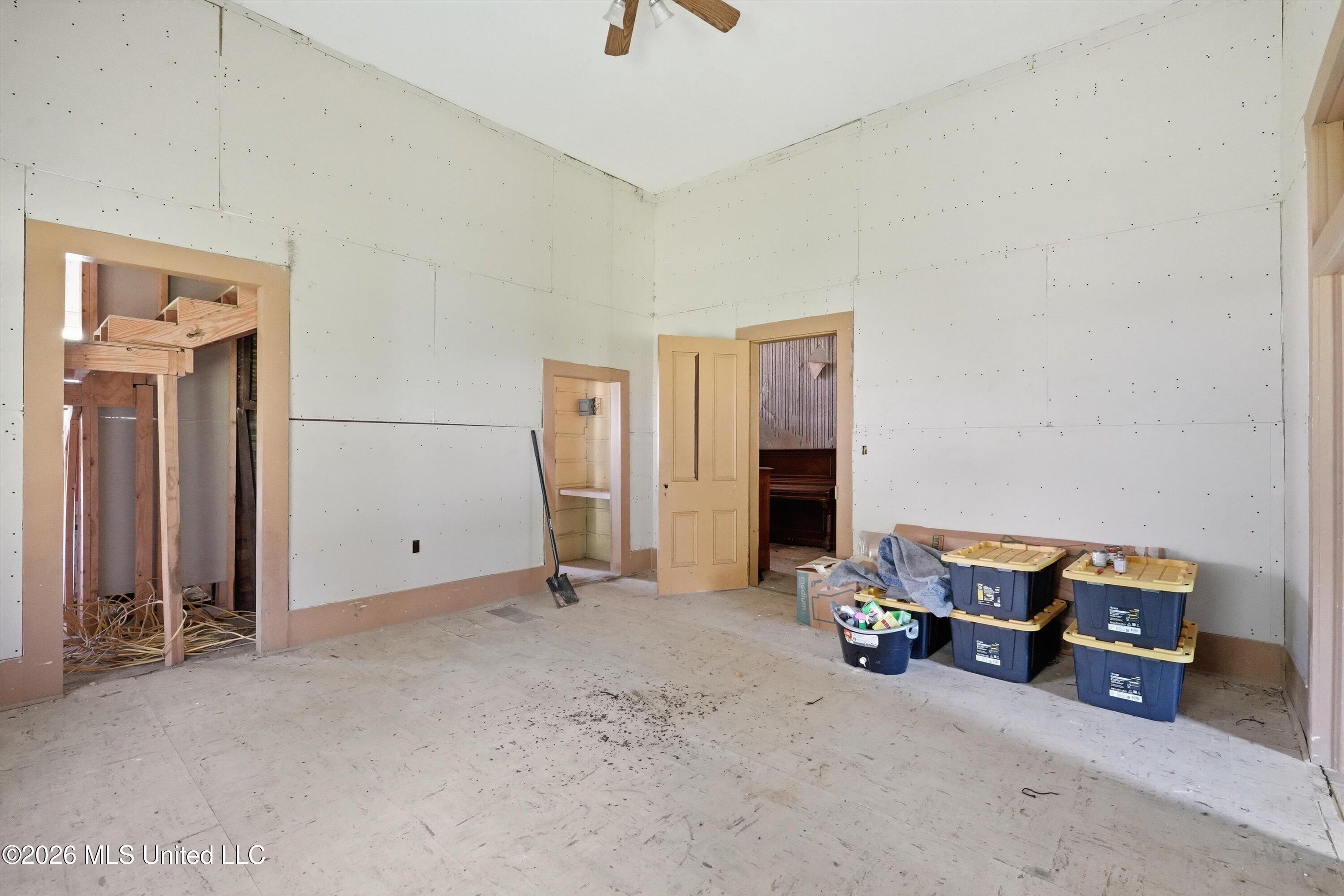 308 E Marion Avenue Property Photo 20