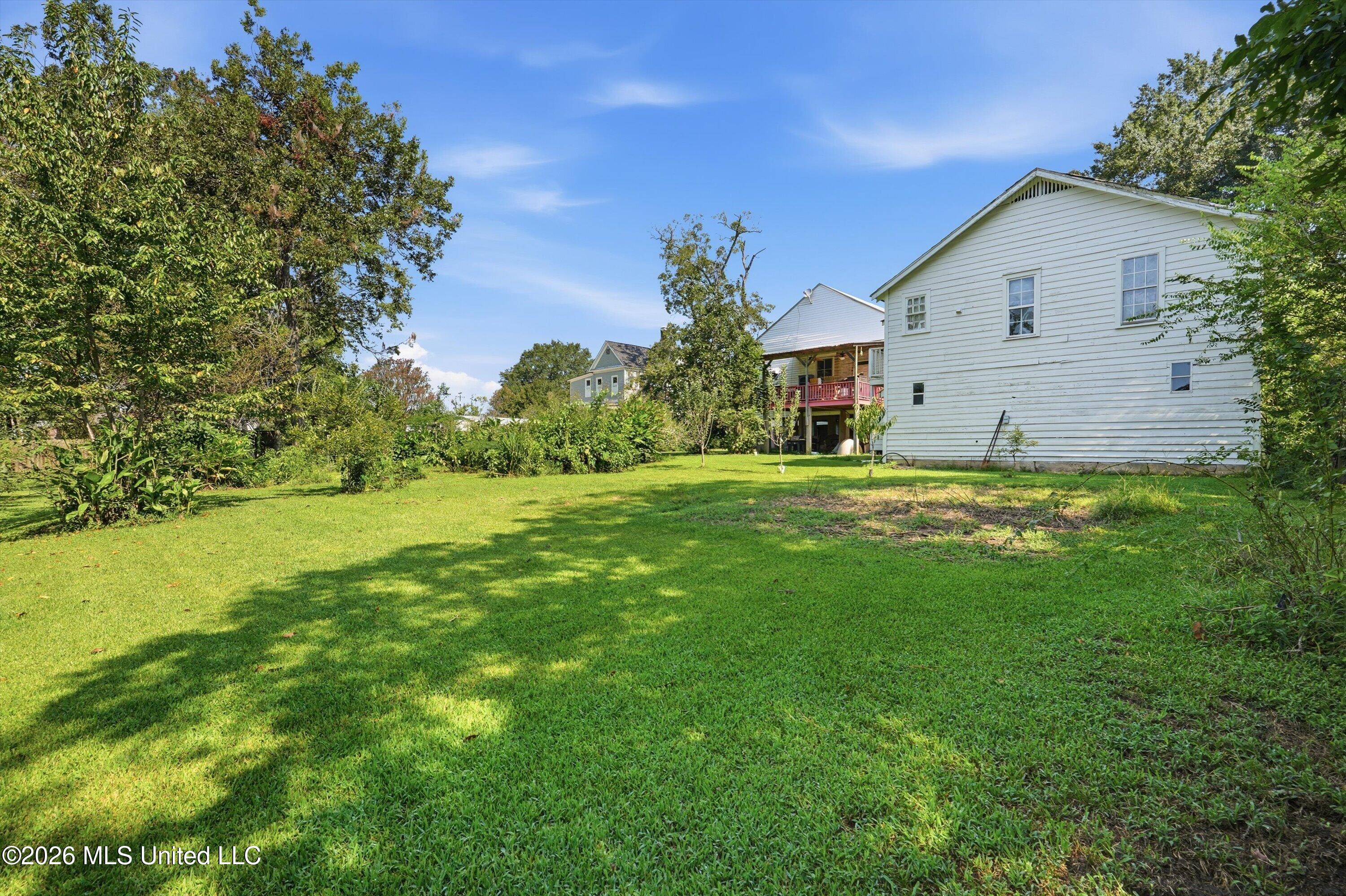 308 E Marion Avenue Property Photo 41