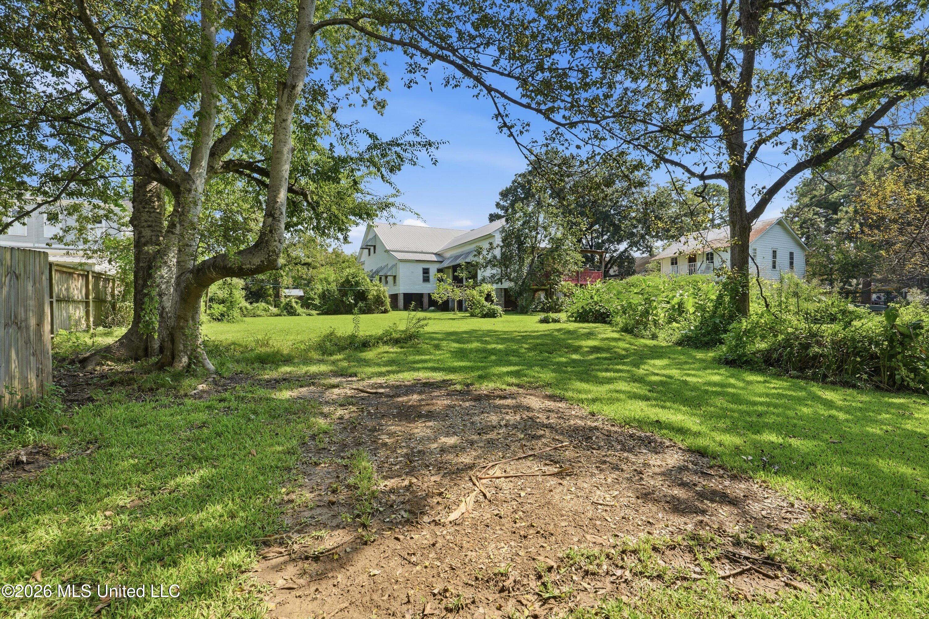 308 E Marion Avenue Property Photo 42