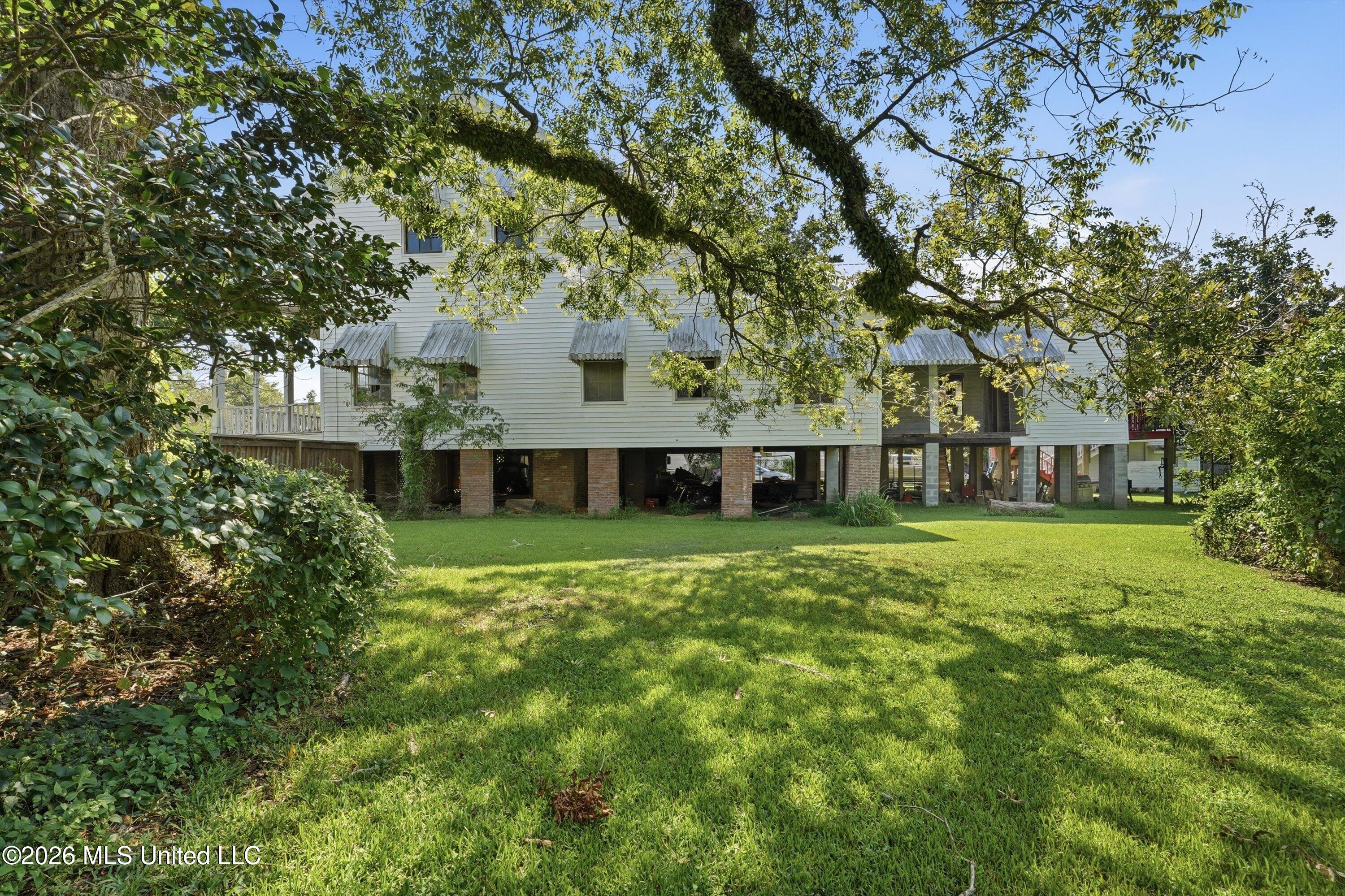 308 E Marion Avenue Property Photo 44