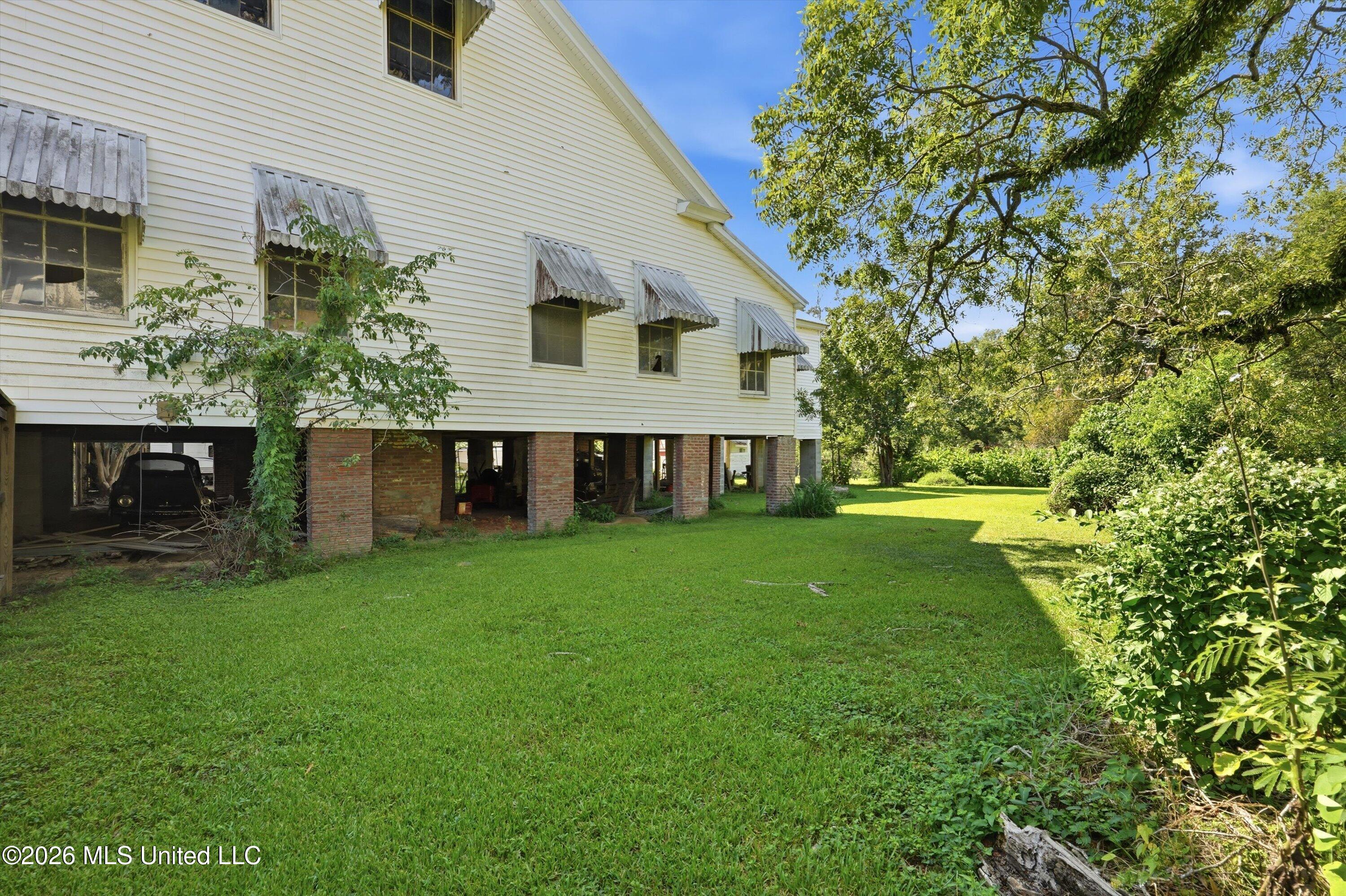 308 E Marion Avenue Property Photo 45