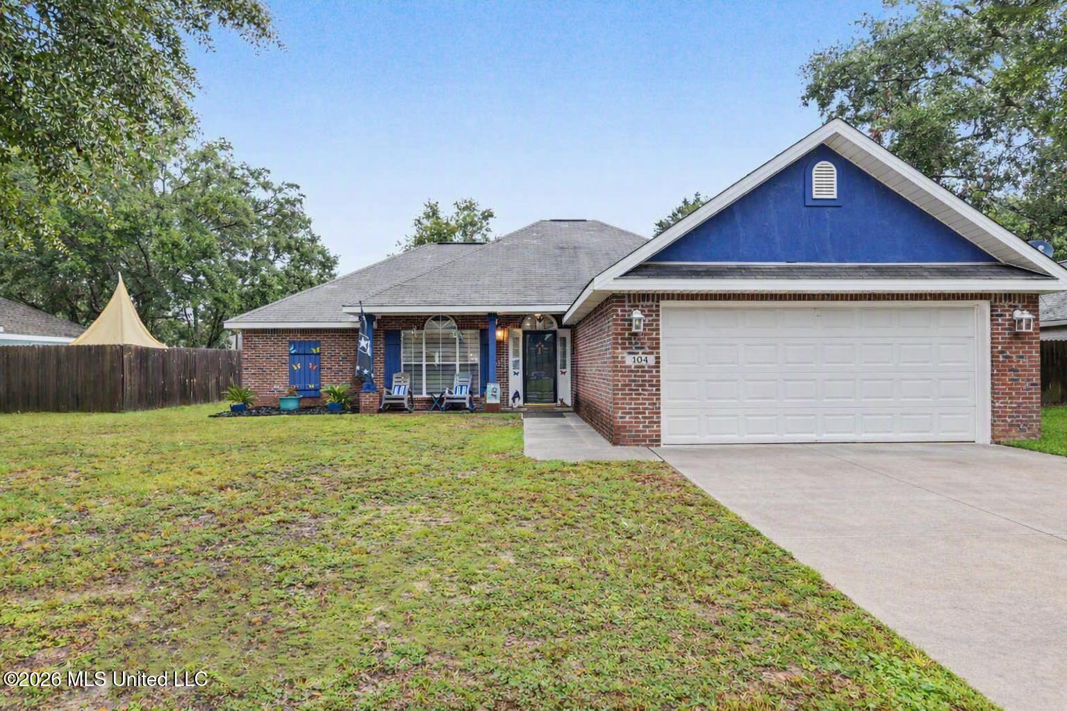 104 Hawthorne Drive Property Photo 1
