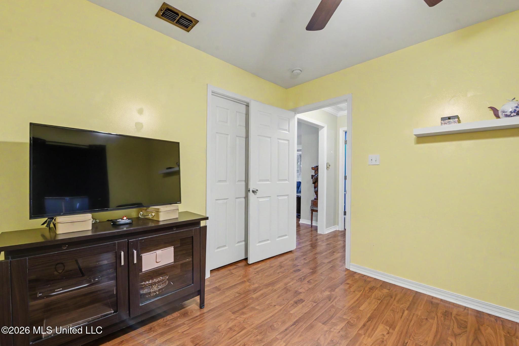 104 Hawthorne Drive Property Photo 16