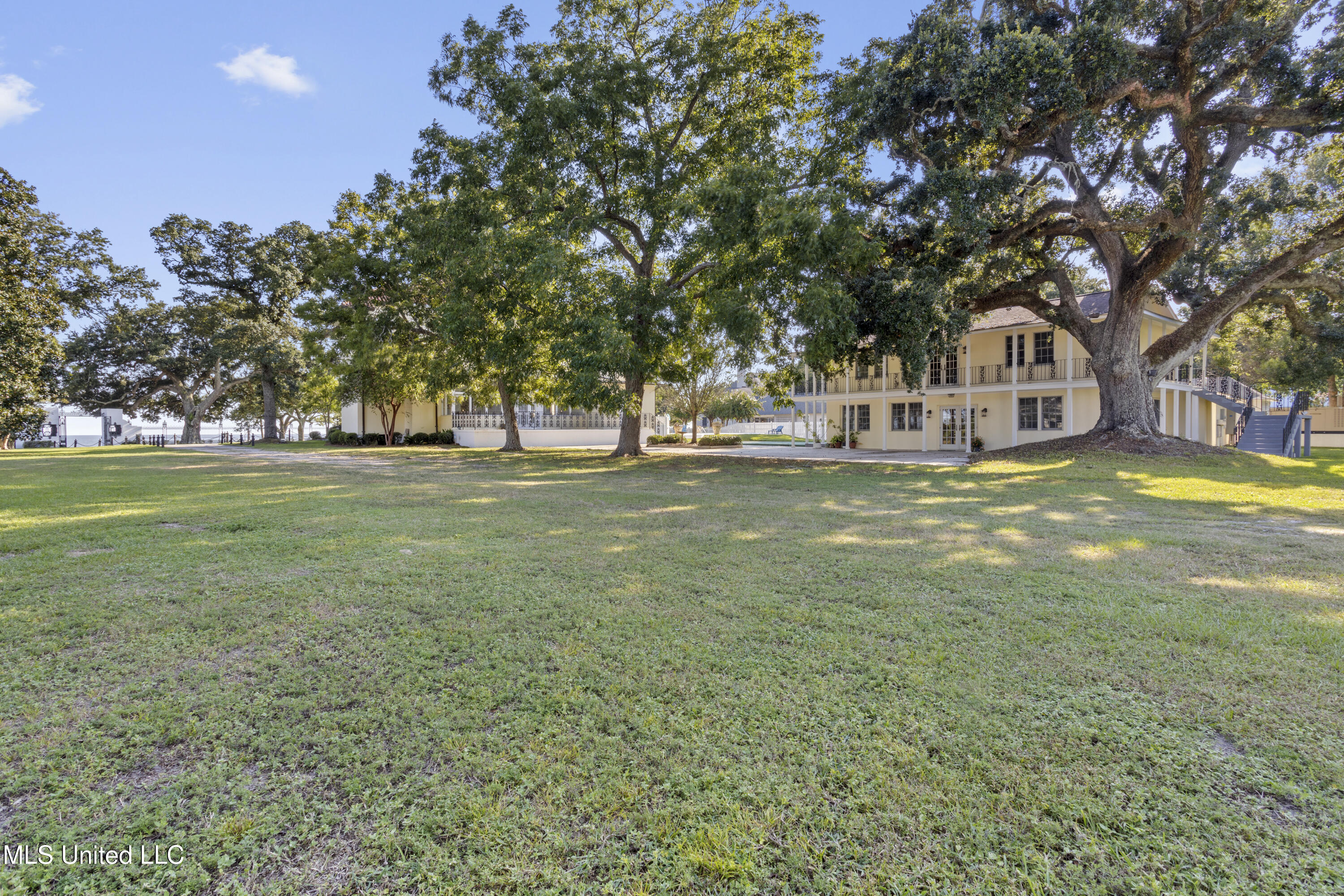 923 E Scenic Drive Property Photo 77