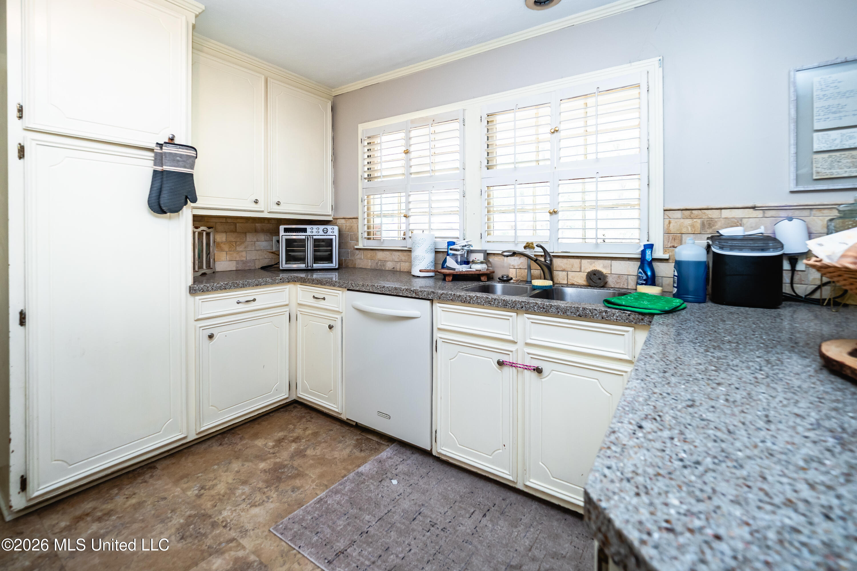 1918 Bellewood Drive Property Photo 12