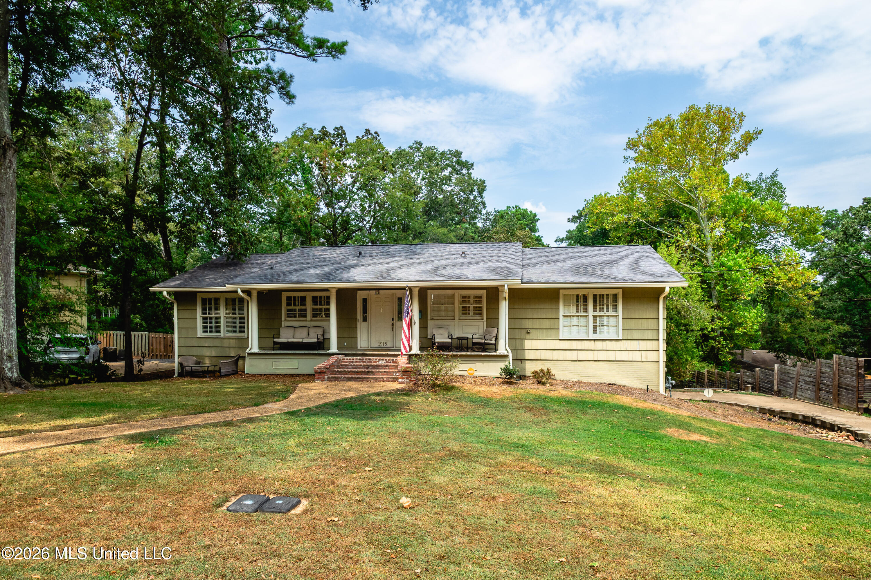 1918 Bellewood Drive Property Photo 28