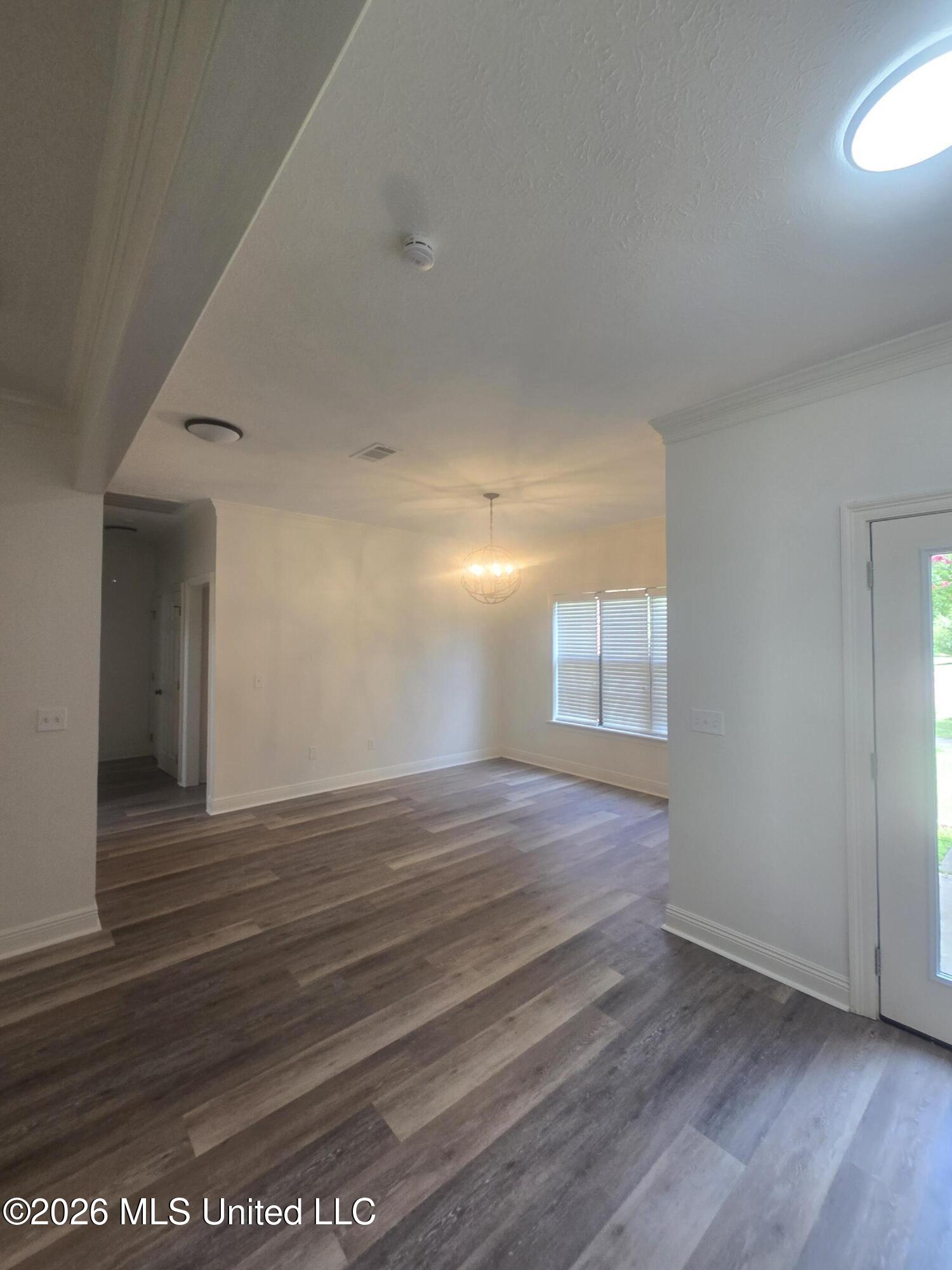 212 Village Circle Property Photo 4