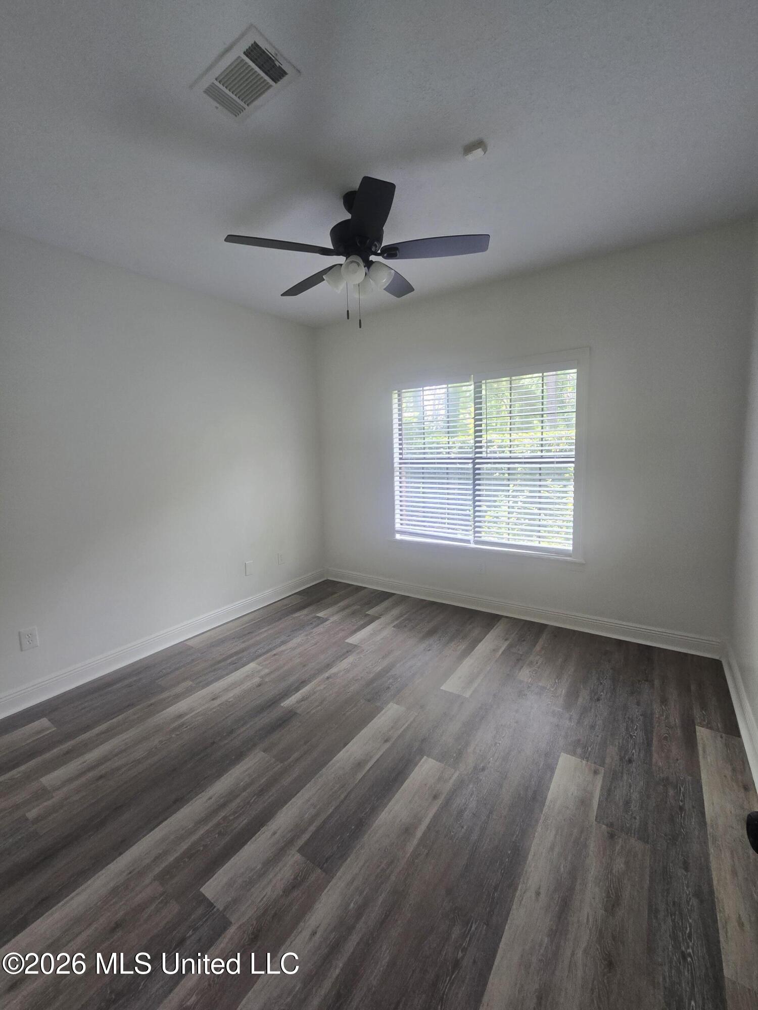 212 Village Circle Property Photo 6