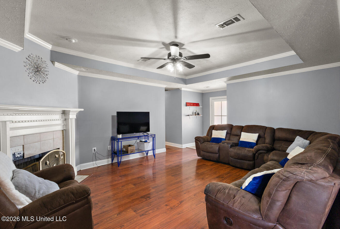 405 Edgewater Branch Drive Property Photo 5
