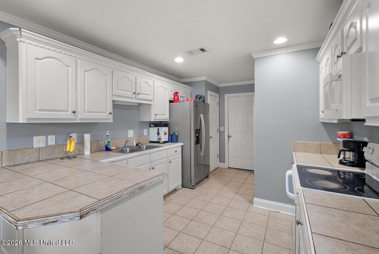 405 Edgewater Branch Drive Property Photo 8