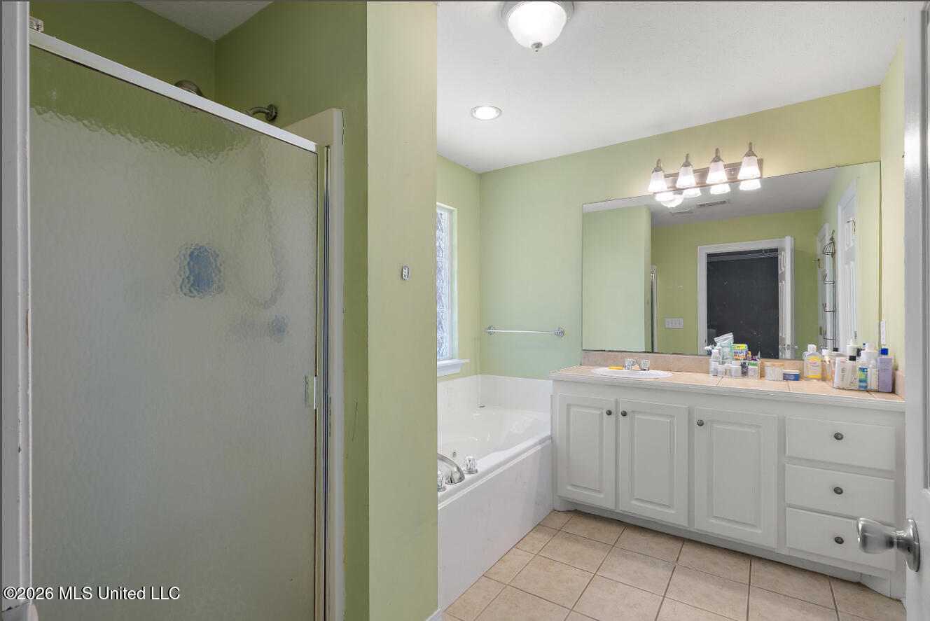 405 Edgewater Branch Drive Property Photo 12