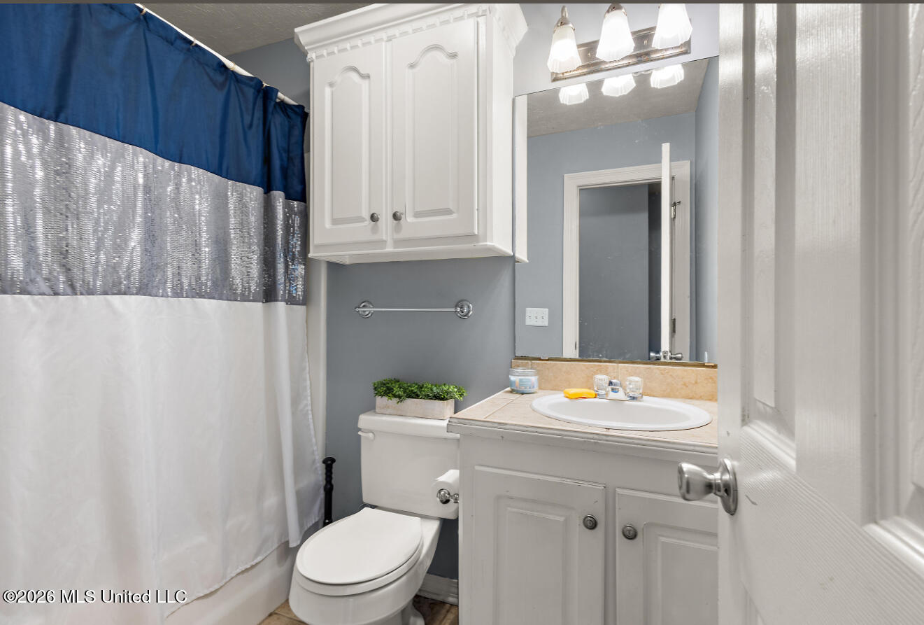 405 Edgewater Branch Drive Property Photo 16