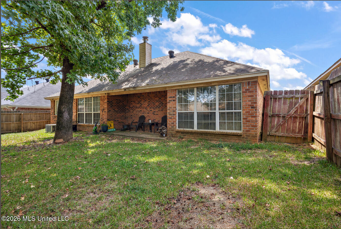 405 Edgewater Branch Drive Property Photo 20