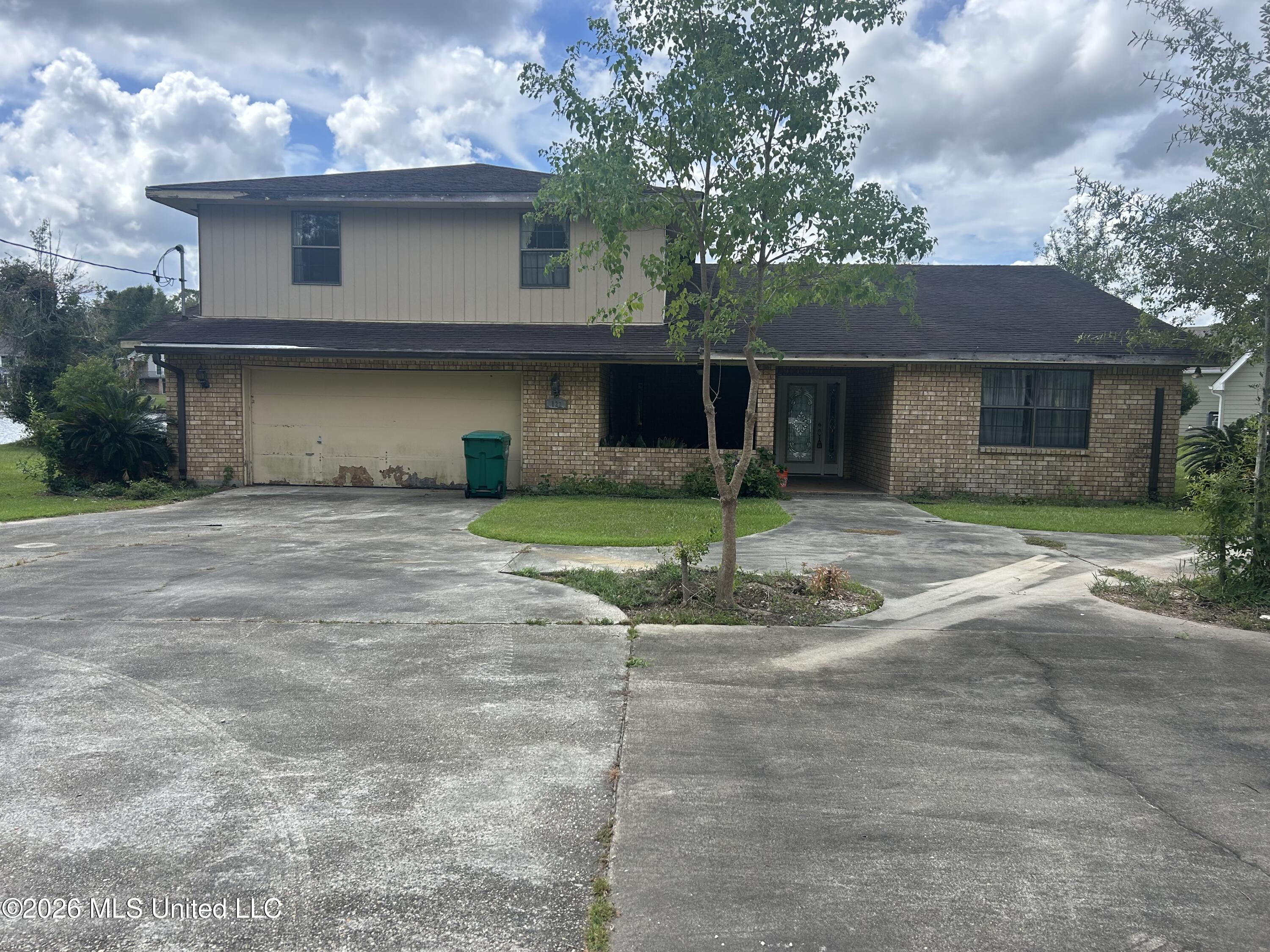 123 Peninsula Drive Property Photo 1