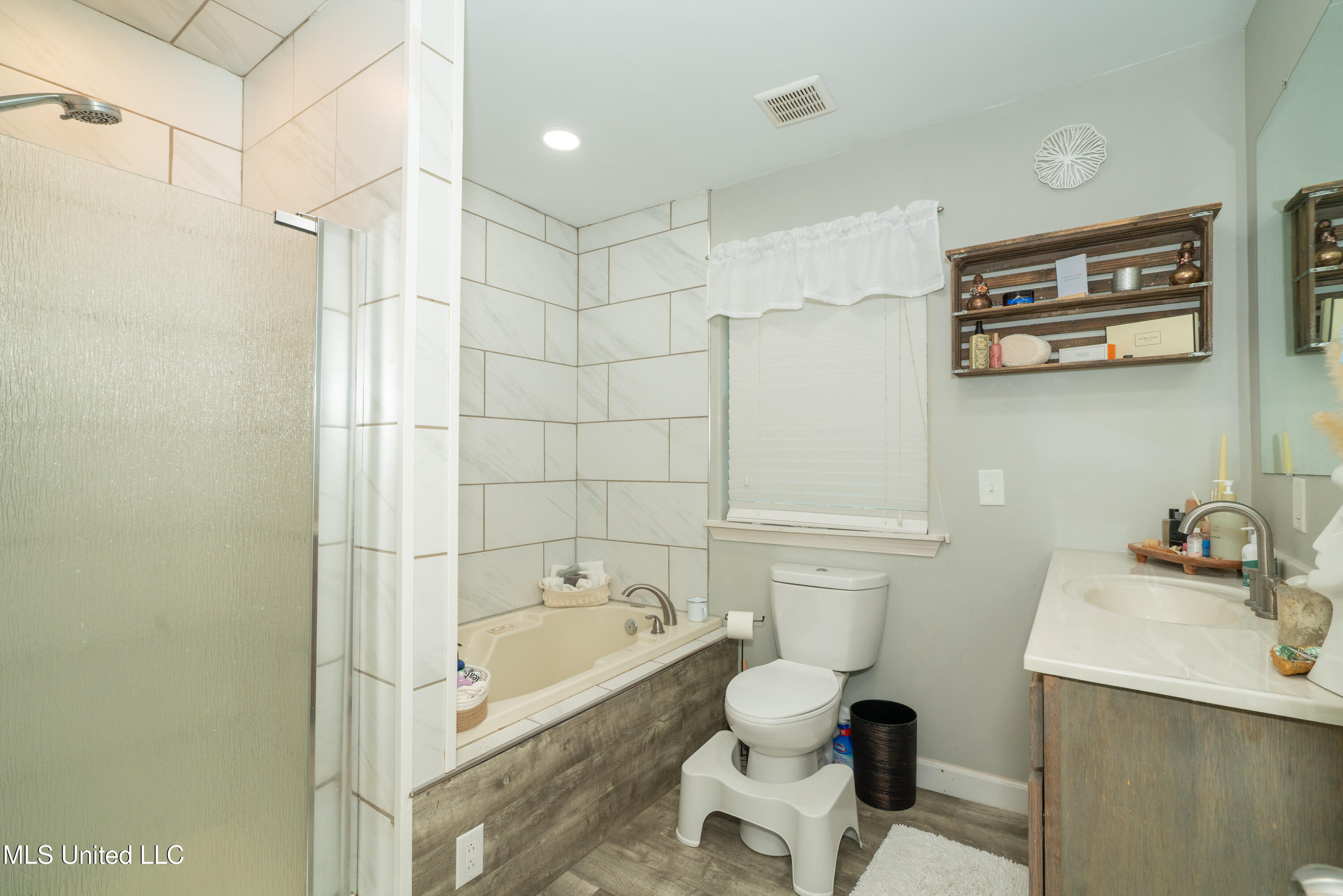 23349 Bells Ferry Road Property Photo 10