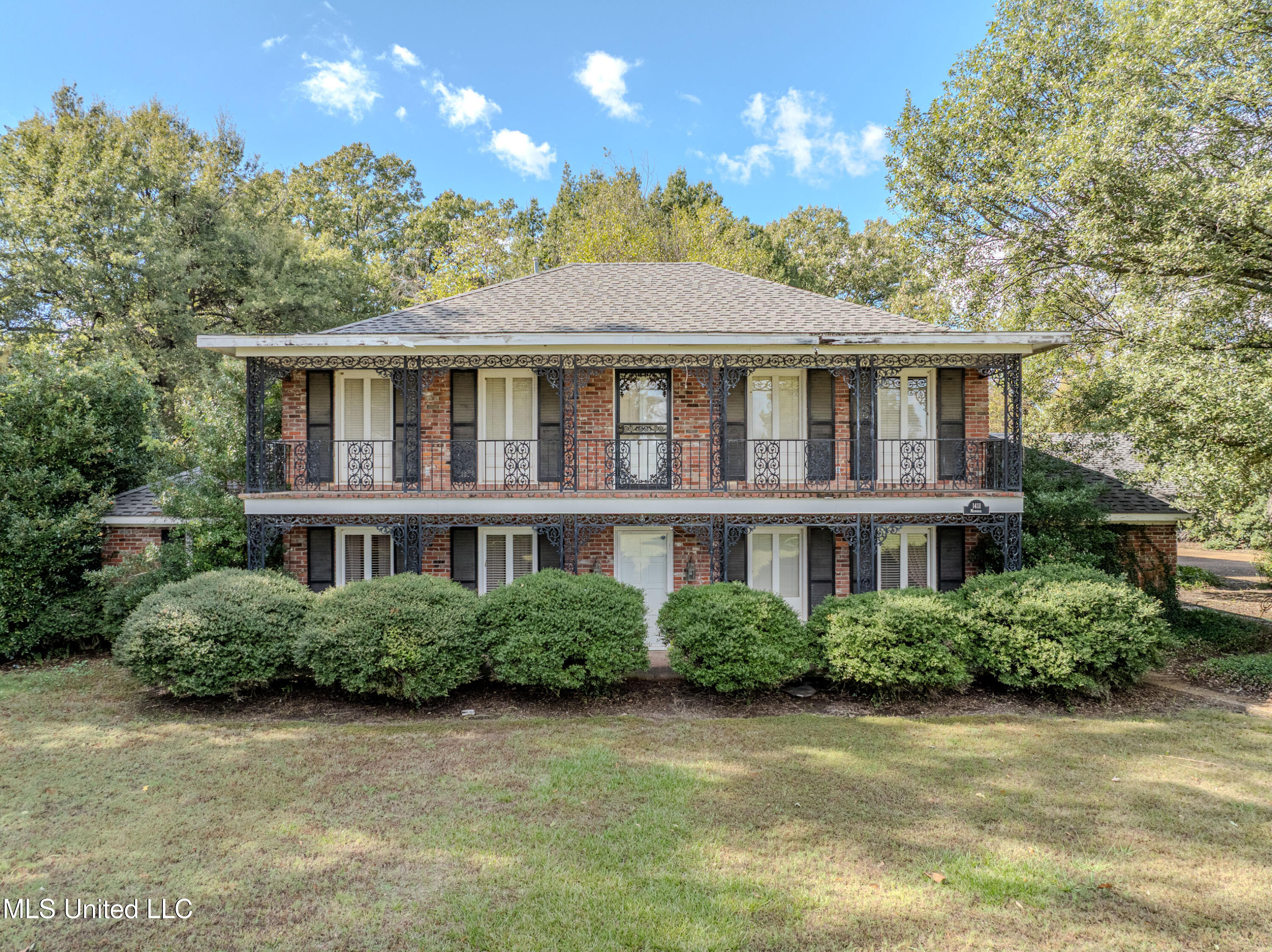 1411 Memorial Drive Property Photo 1