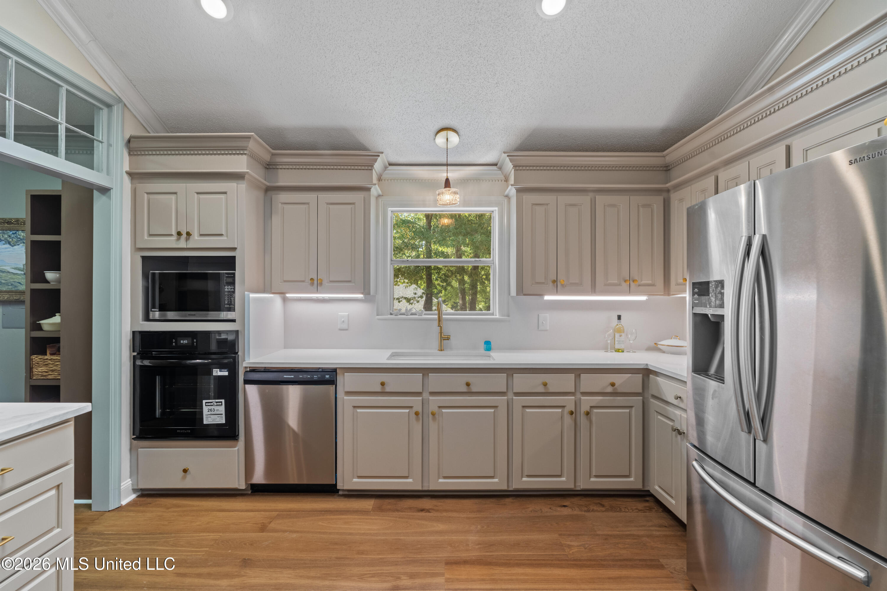 4 Woodleaf Street Property Photo 11