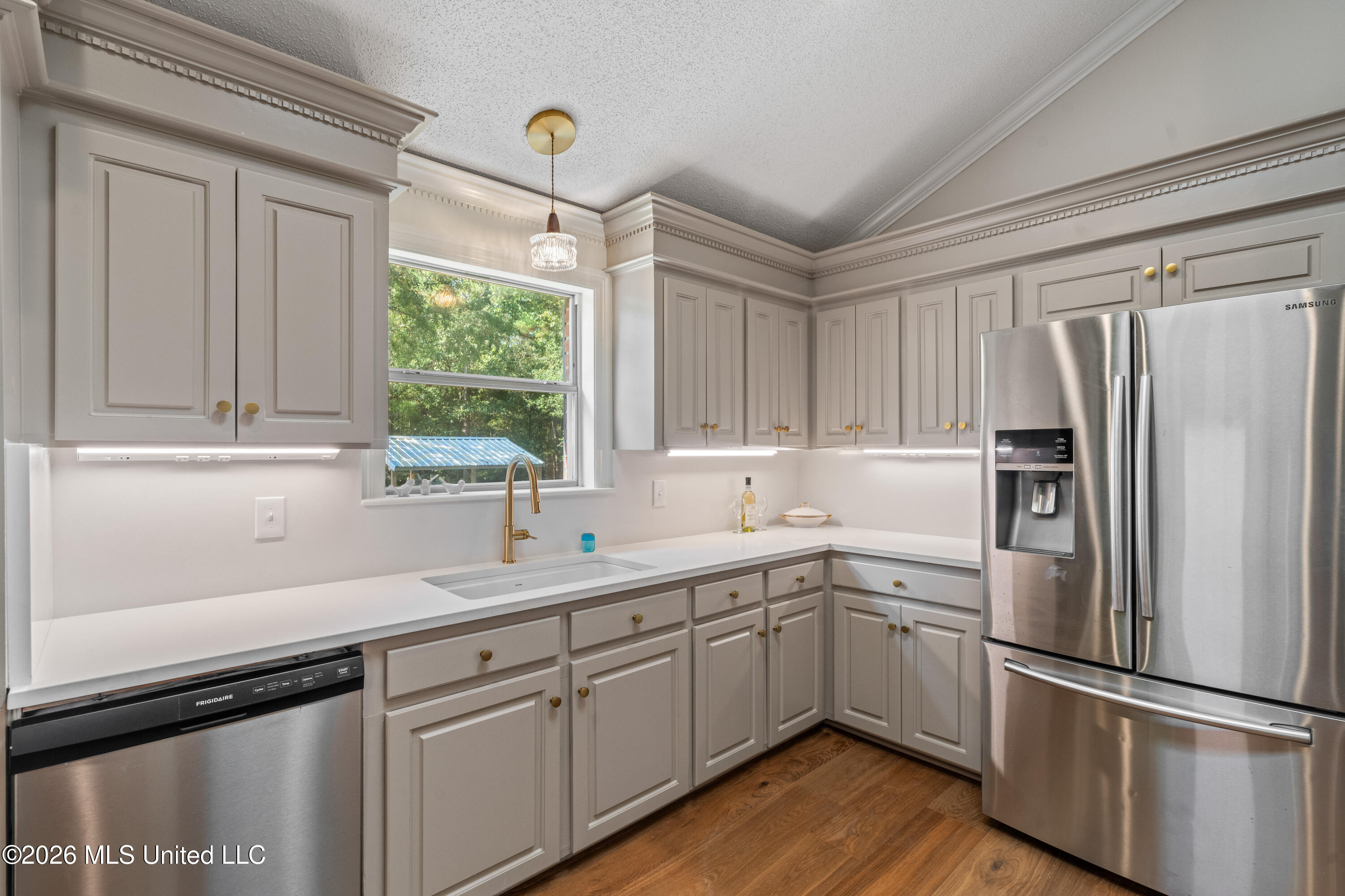 4 Woodleaf Street Property Photo 12