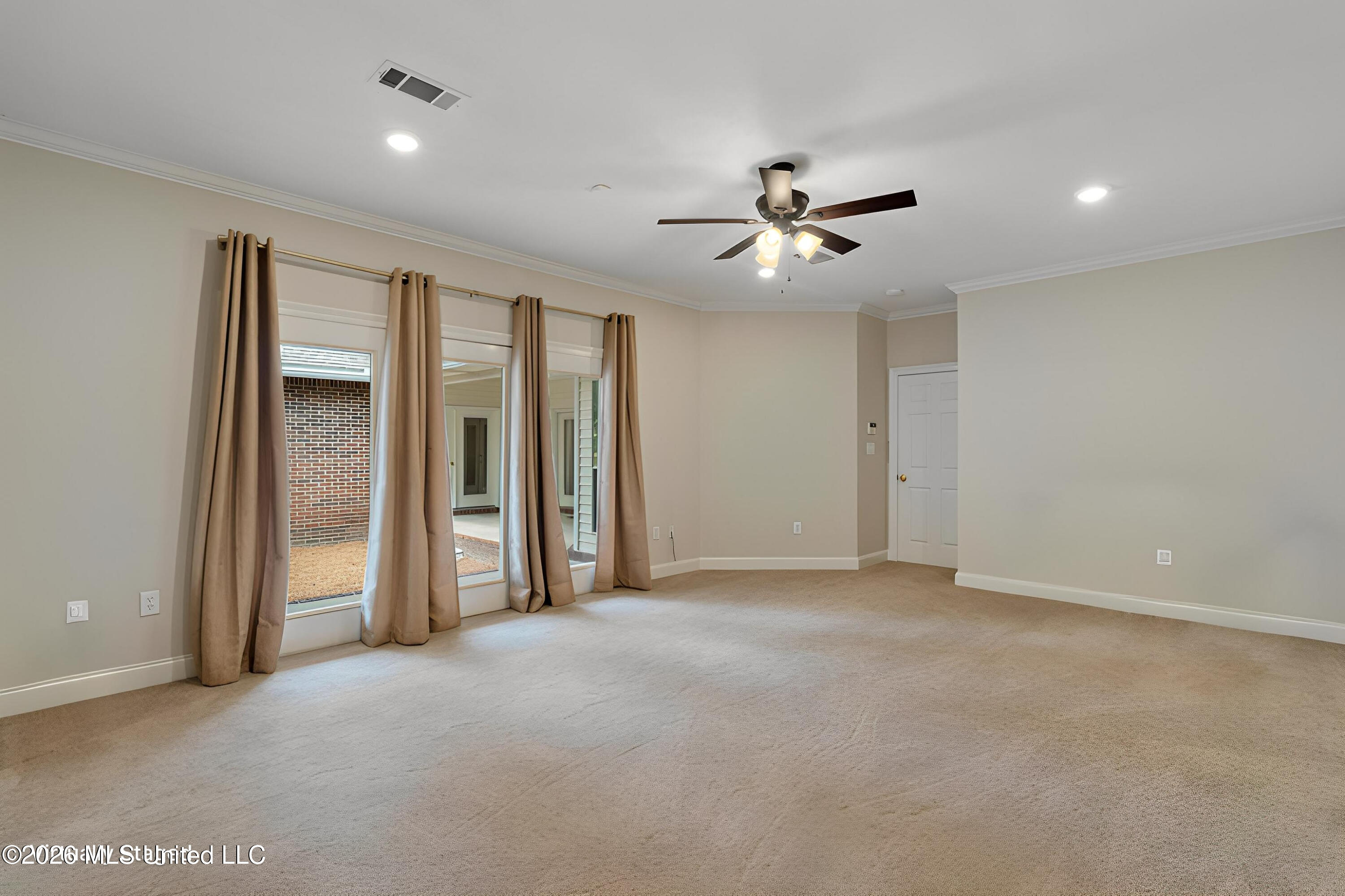 4 Woodleaf Street Property Photo 17