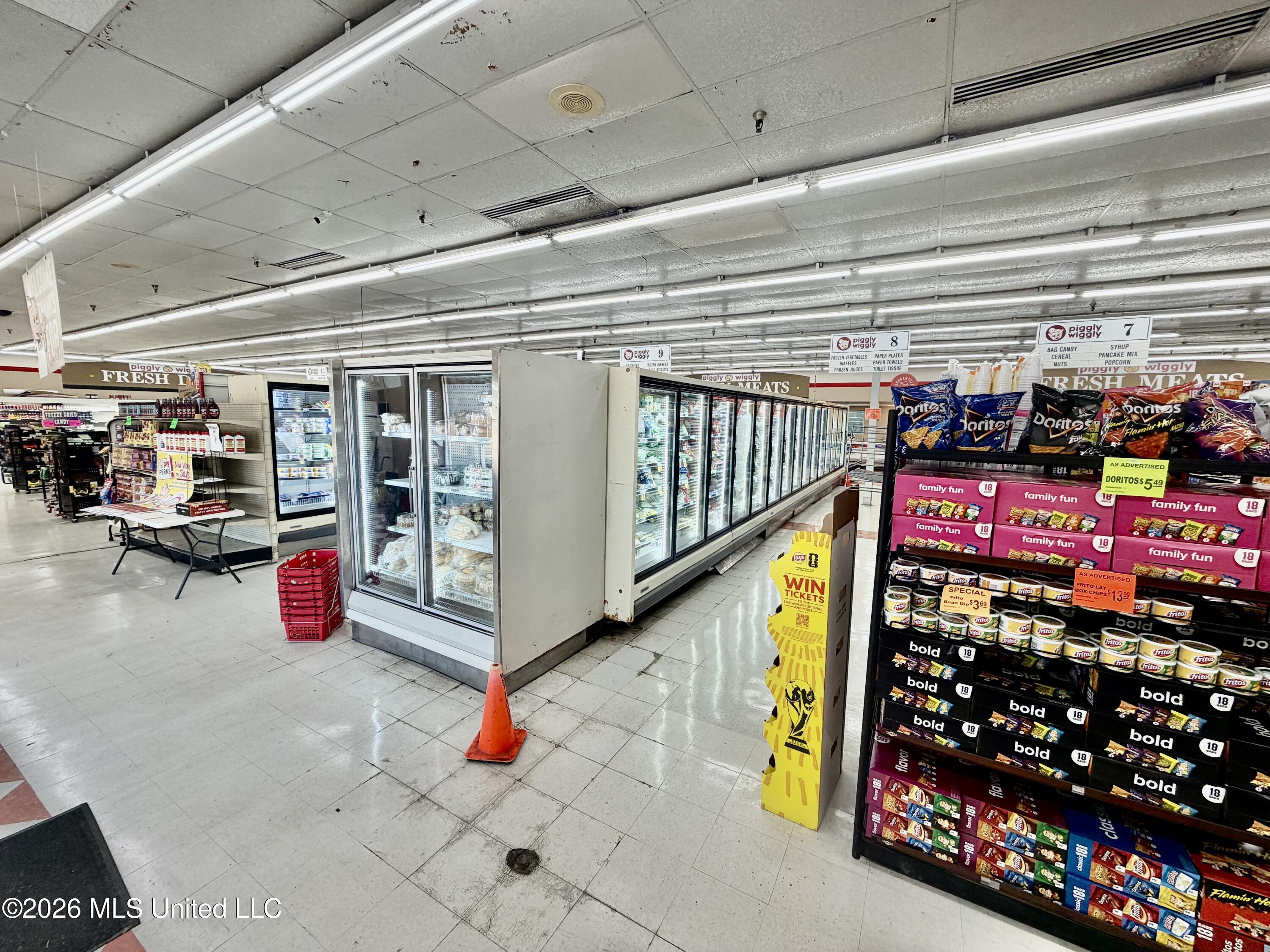 650 N Oak Avenue Property Photo 10