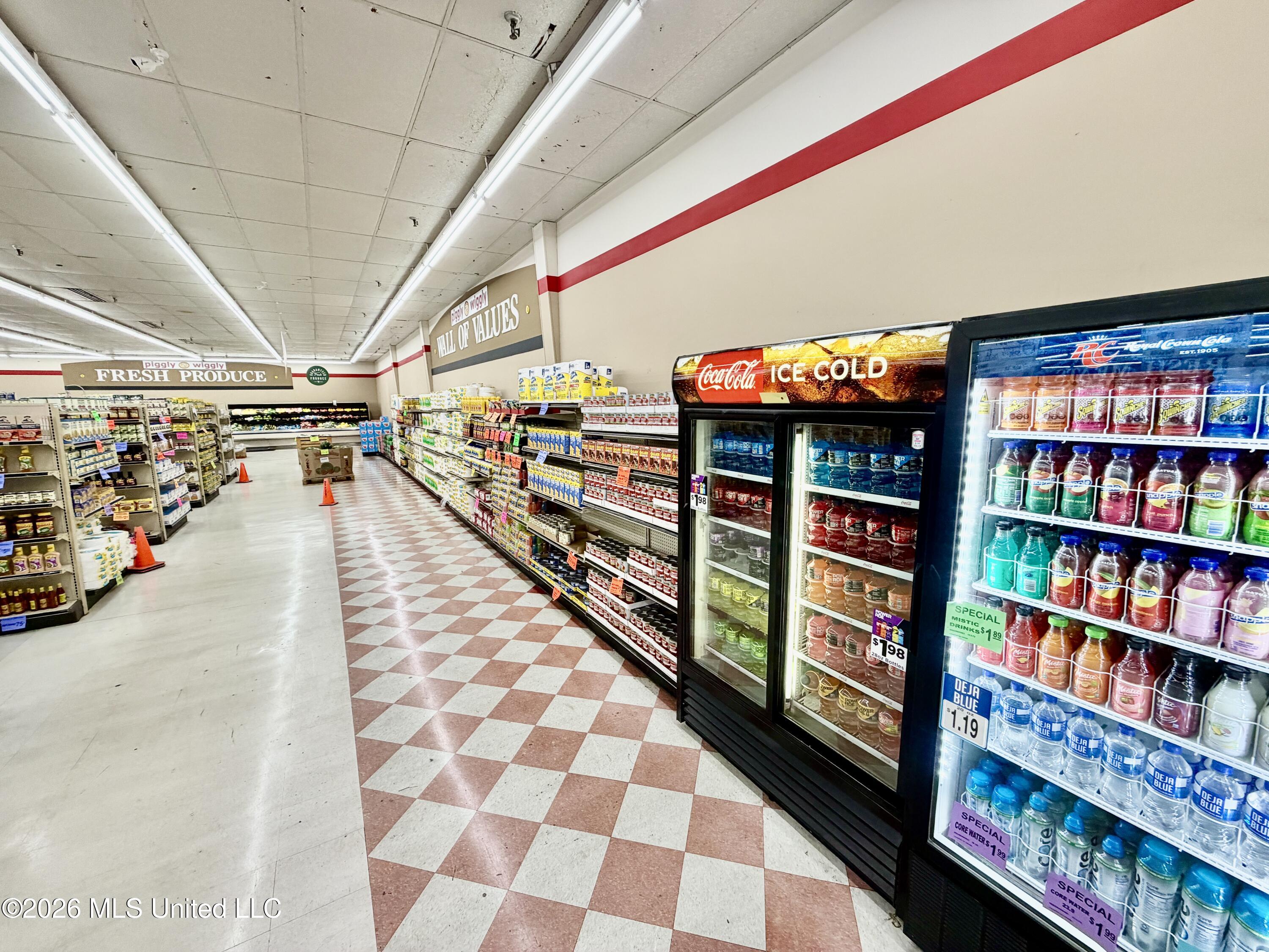 650 N Oak Avenue Property Photo 11