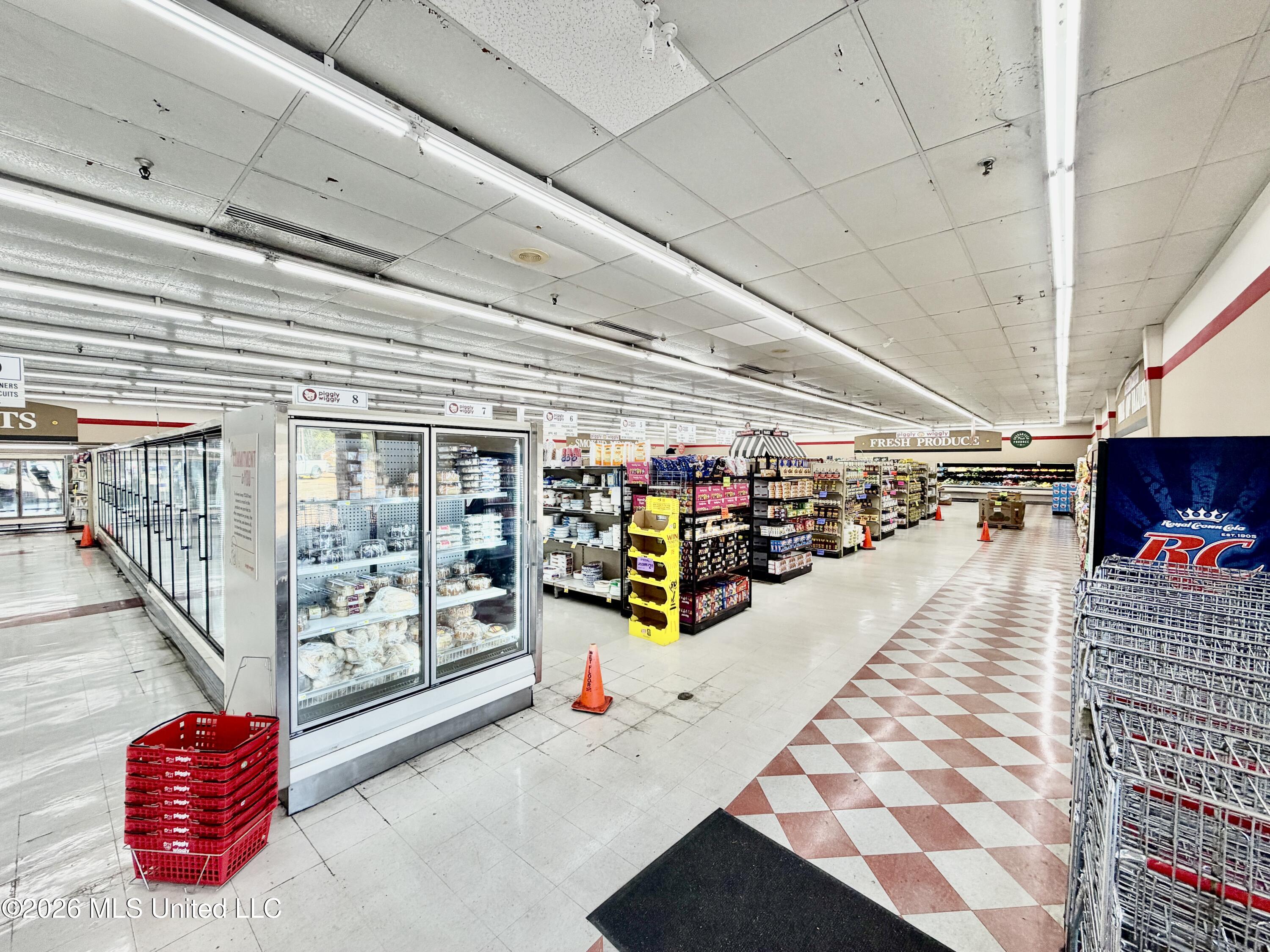 650 N Oak Avenue Property Photo 12