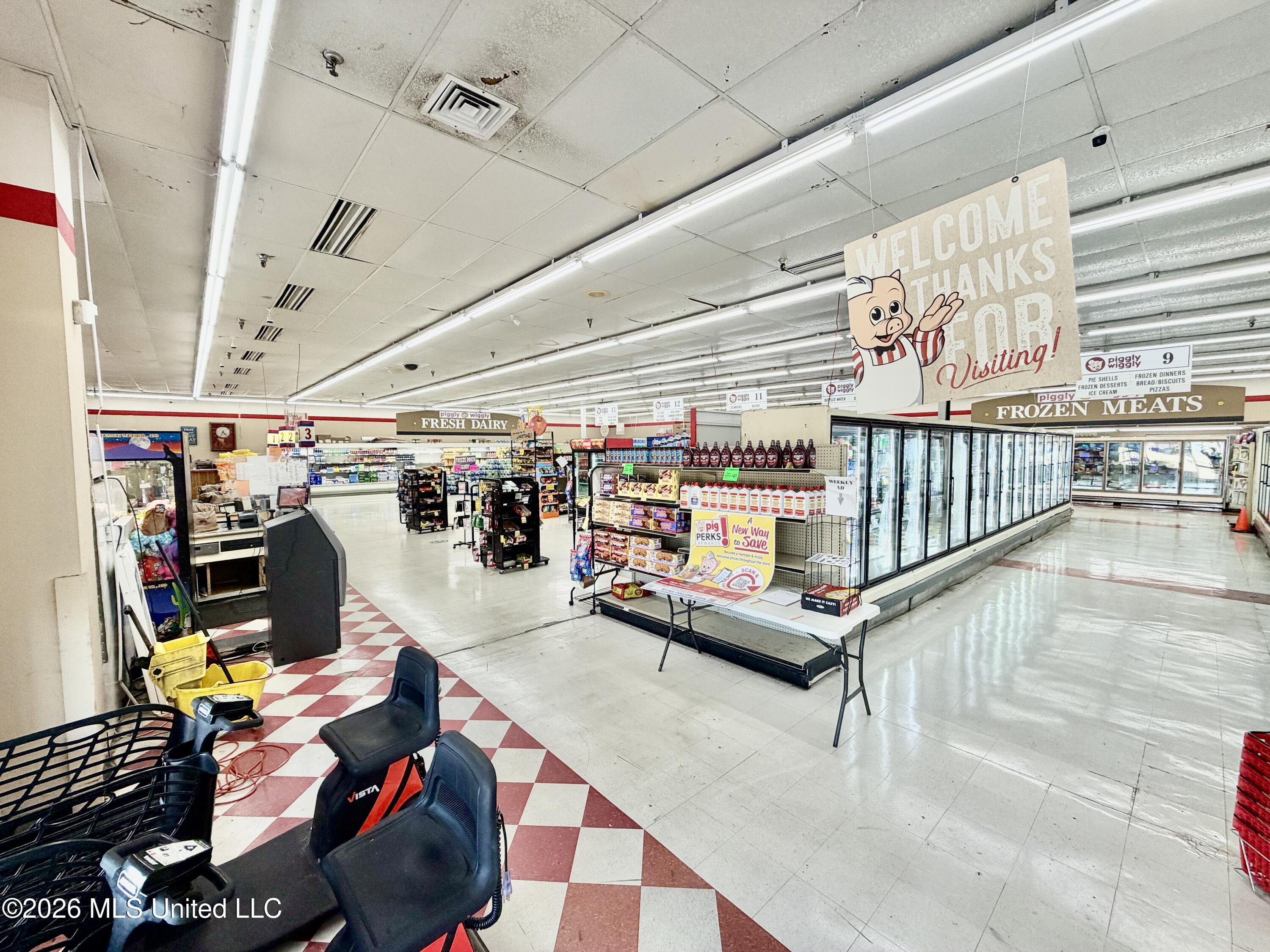 650 N Oak Avenue Property Photo 13