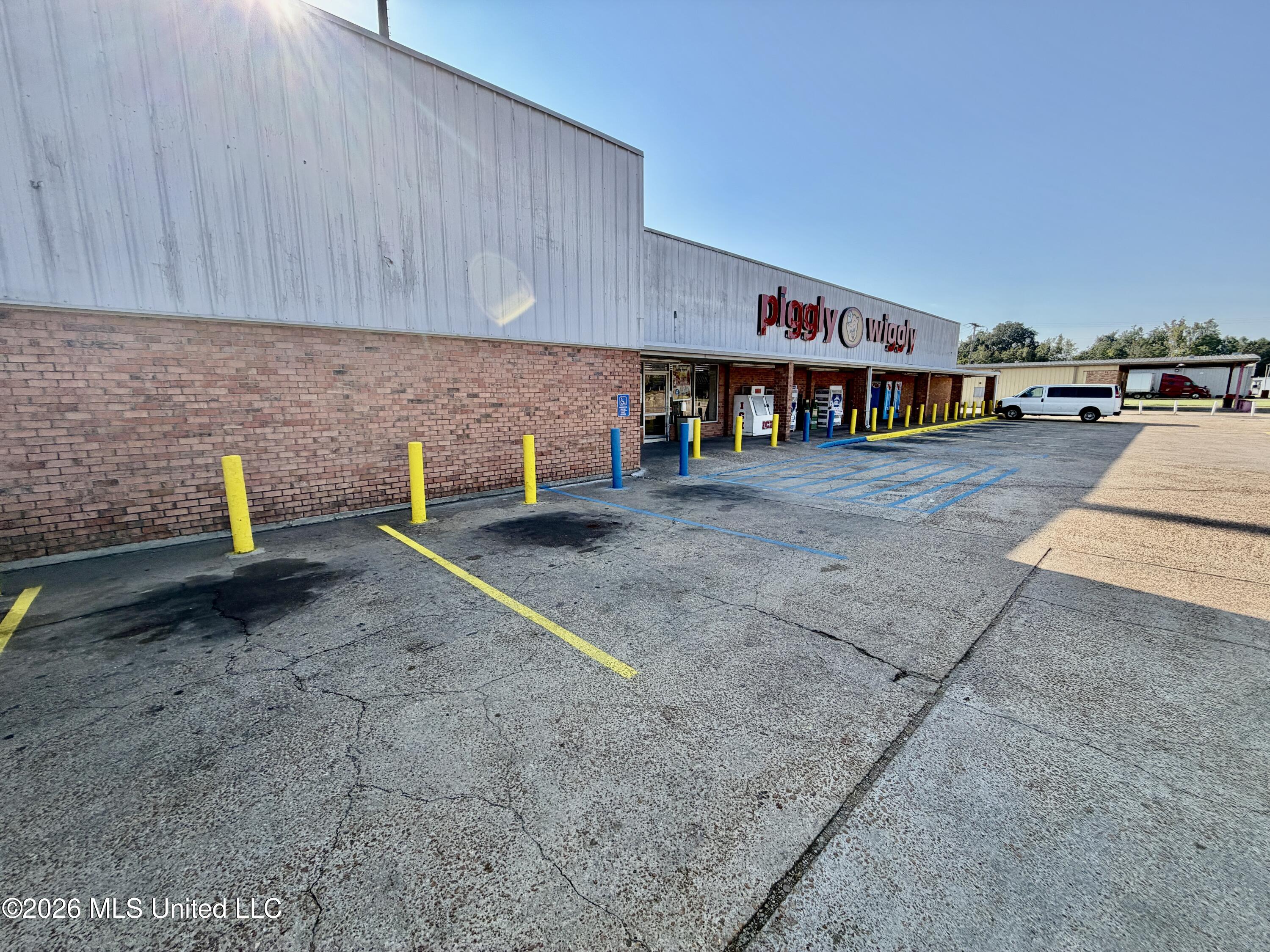 650 N Oak Avenue Property Photo 16