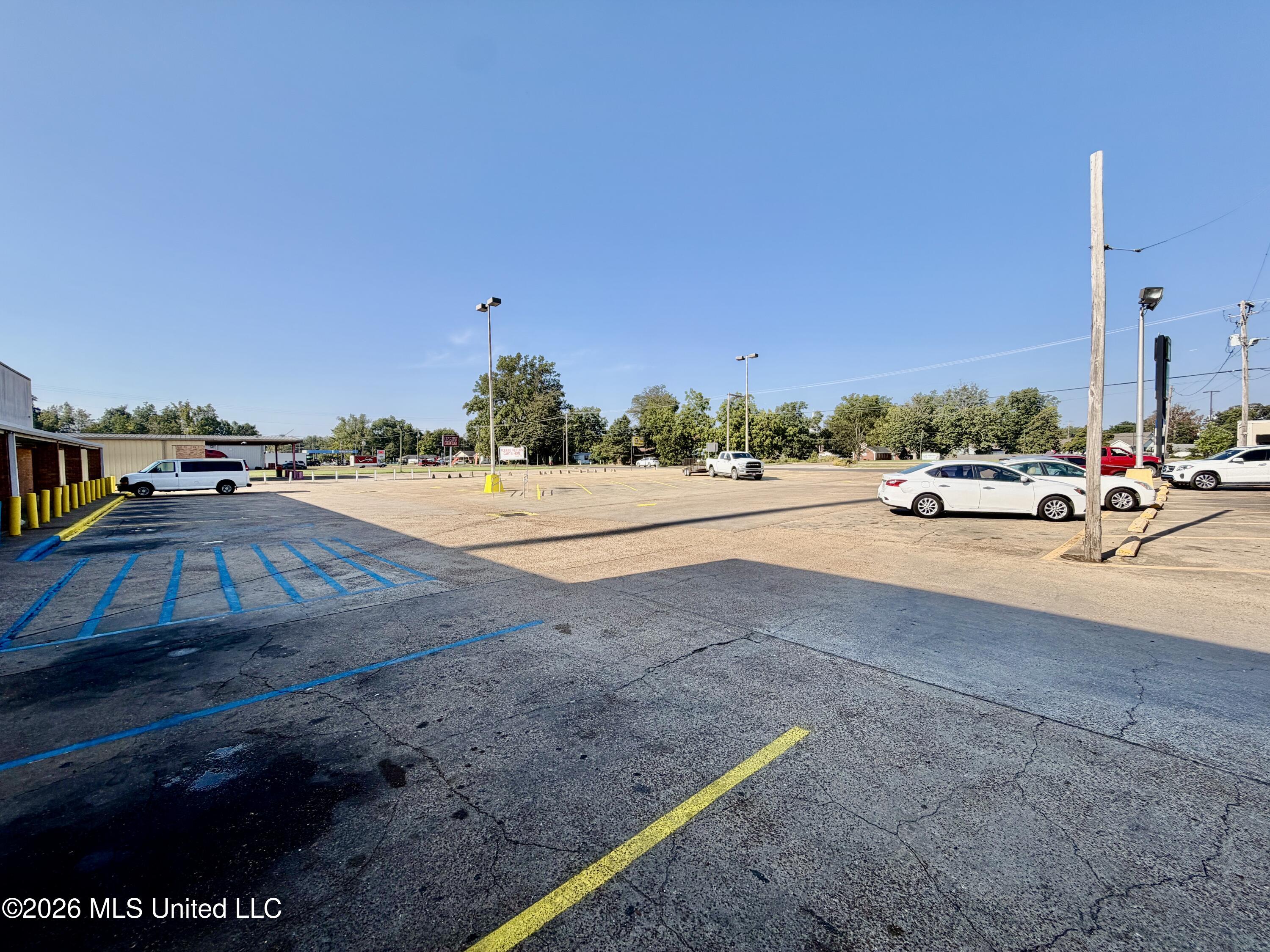 650 N Oak Avenue Property Photo 17