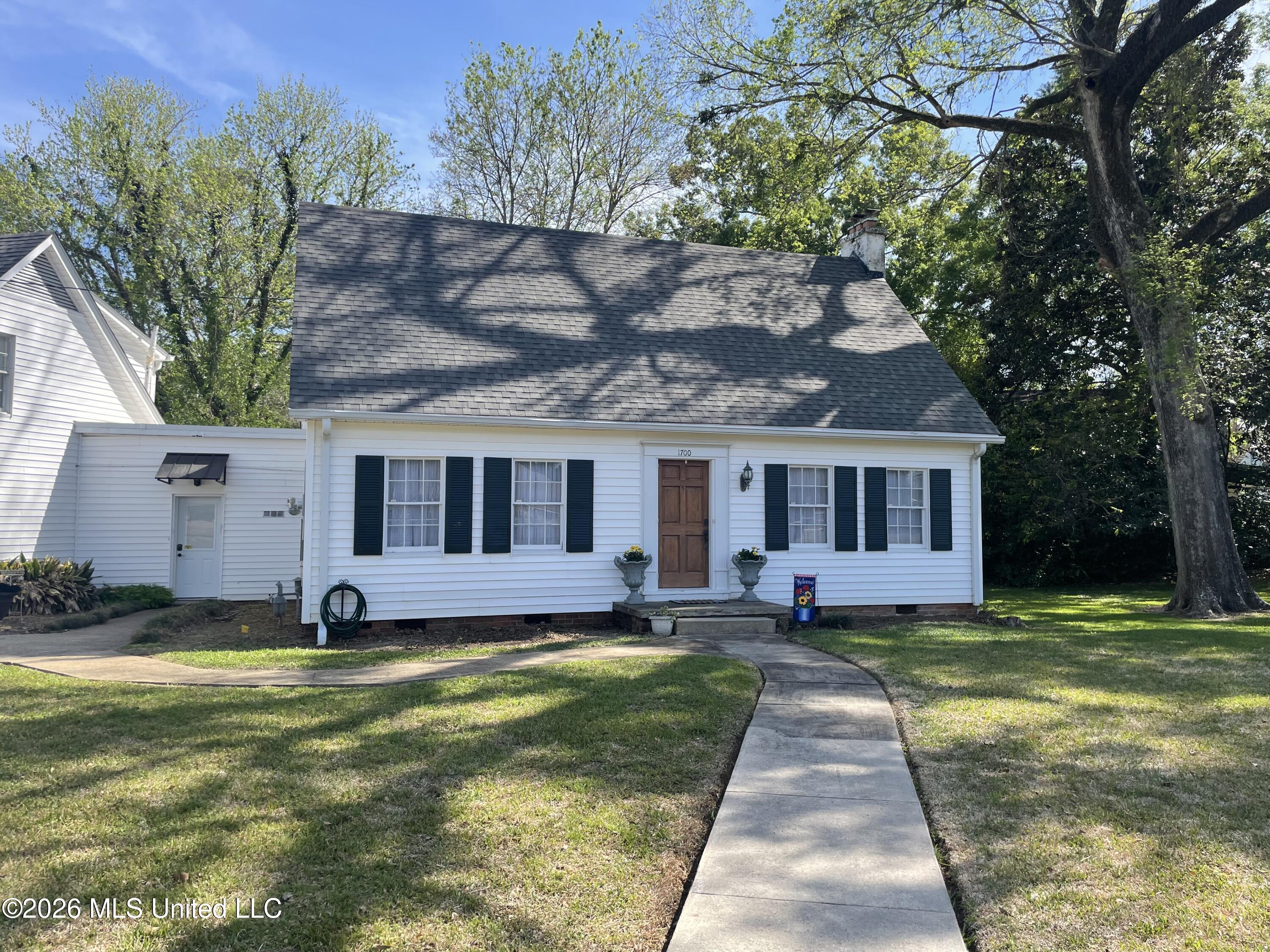 1700 Robinson Street Property Photo 3