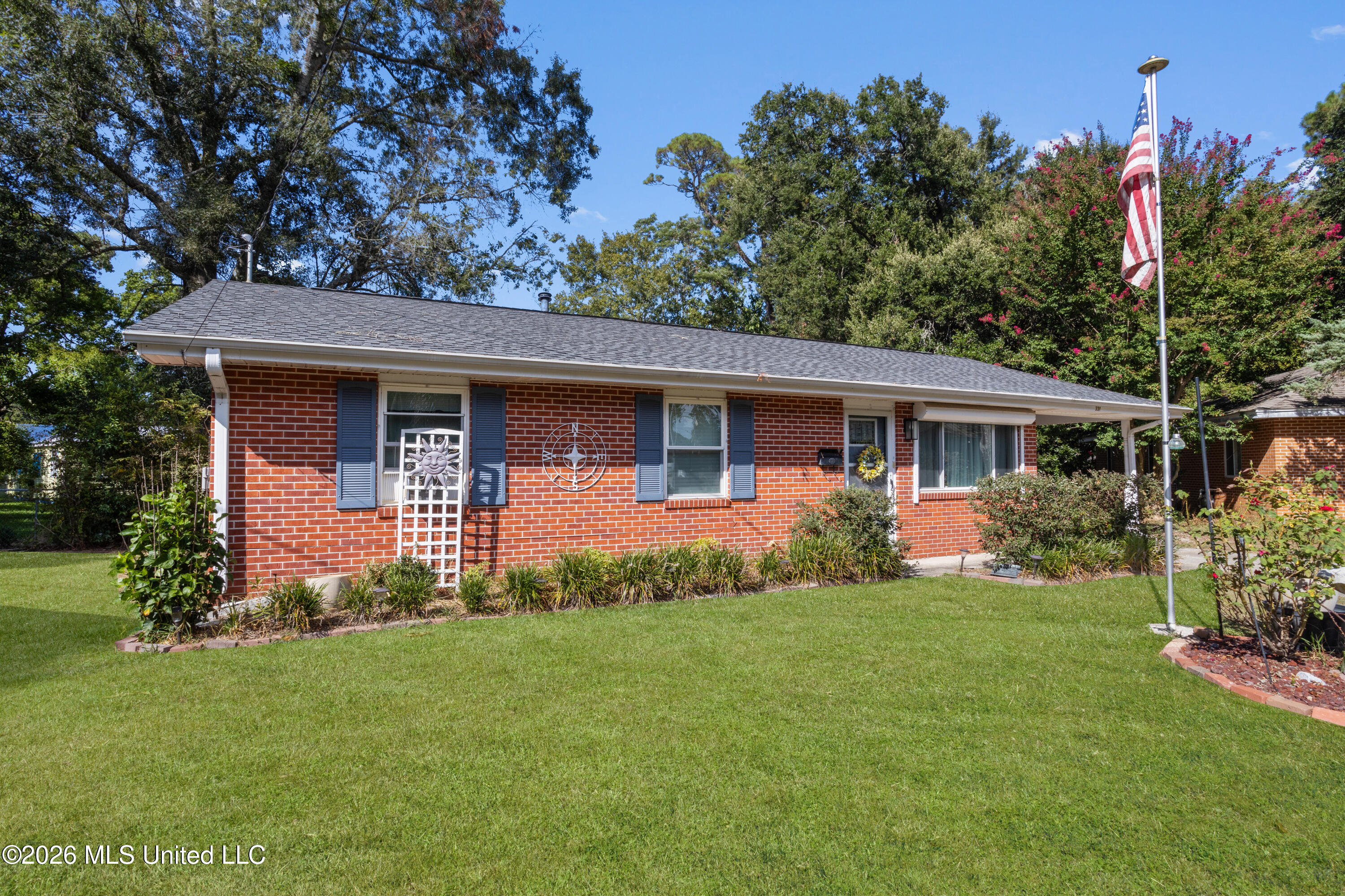 331 Shirley Court Property Photo 2