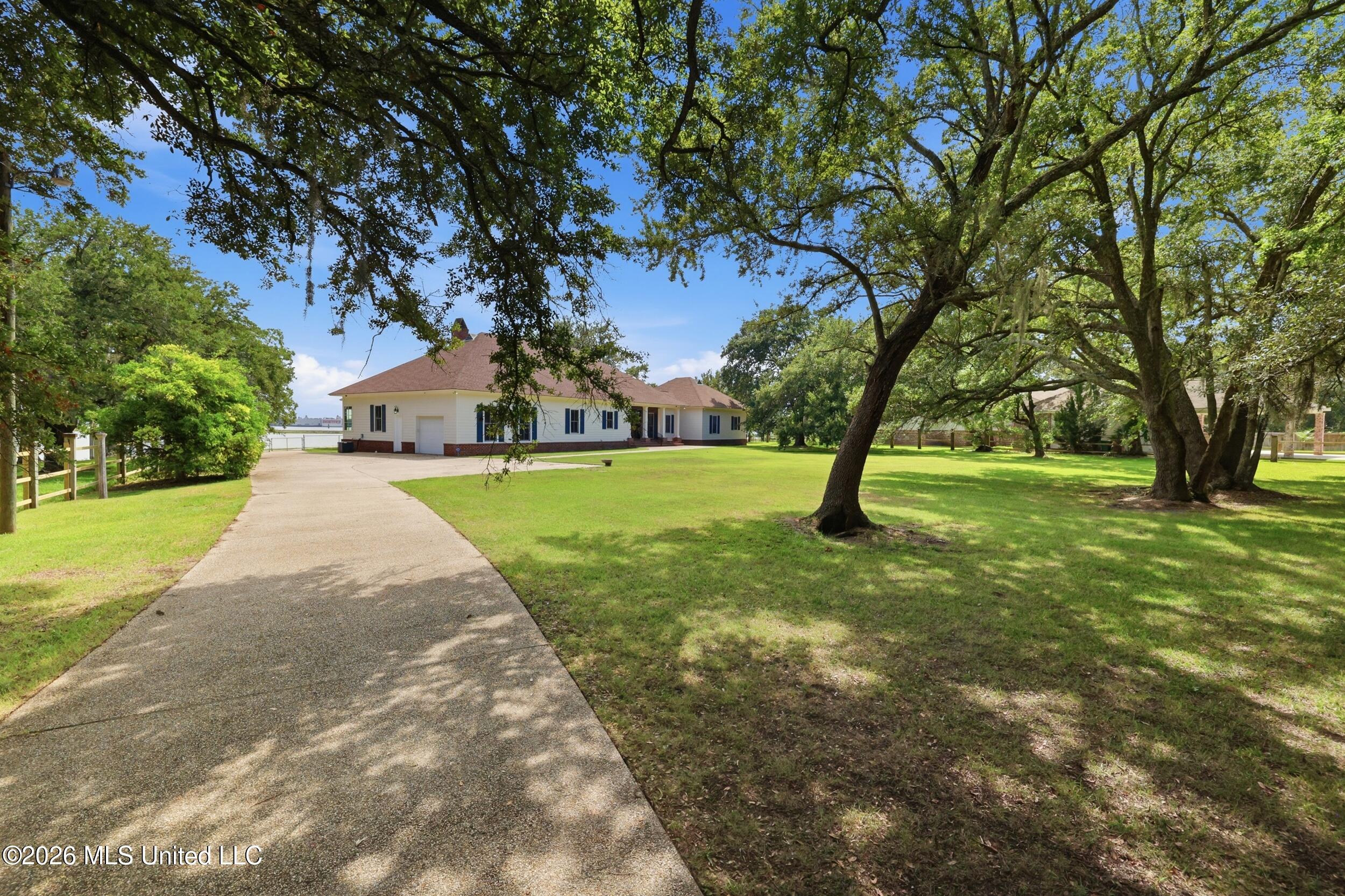 3111 Happy Landing Lane Property Photo 4