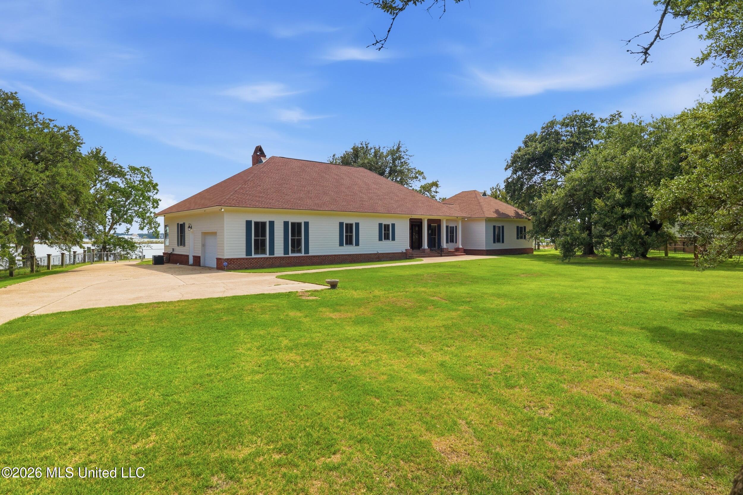 3111 Happy Landing Lane Property Photo 6