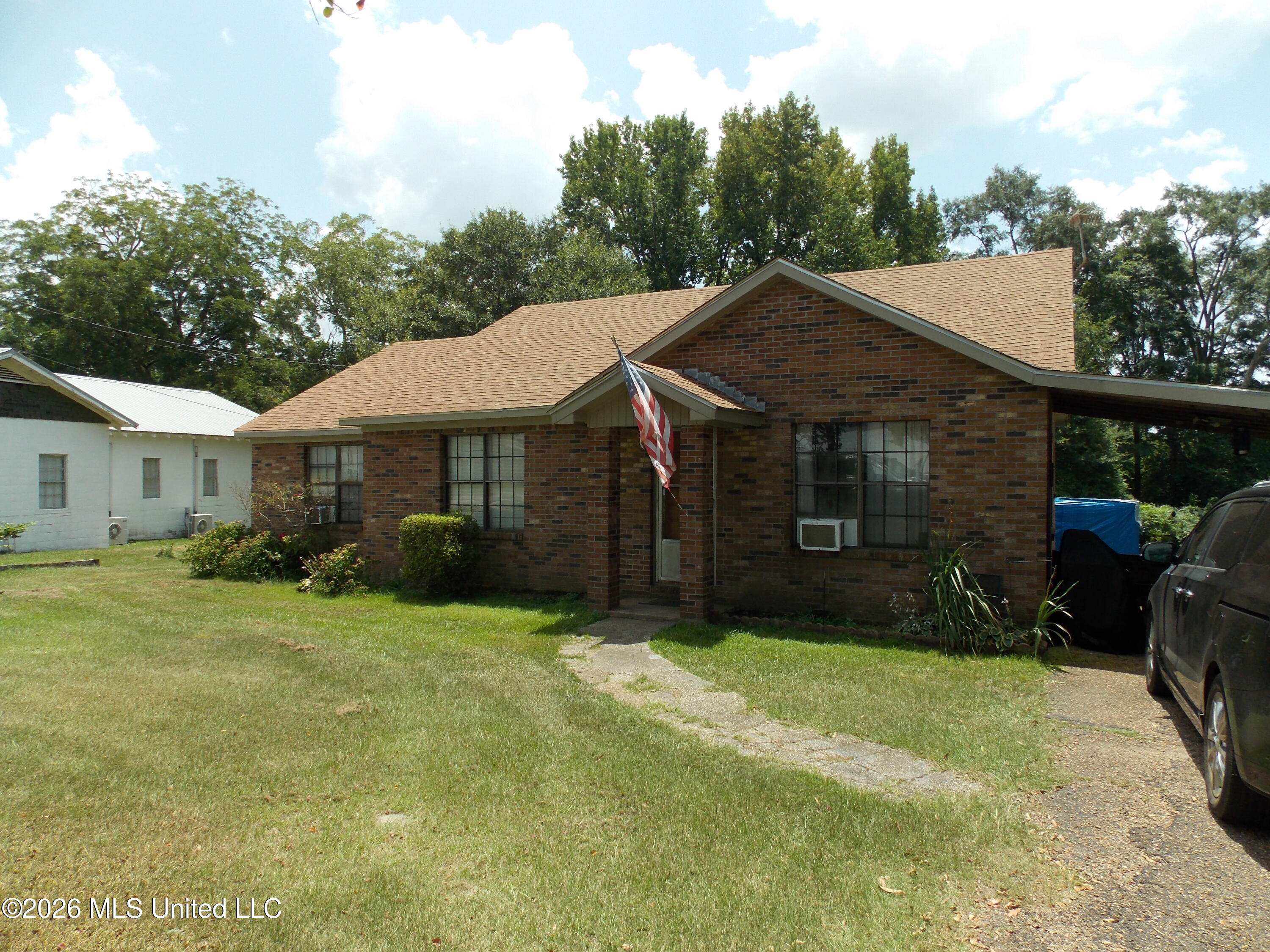 1010 Main Street Property Photo 2
